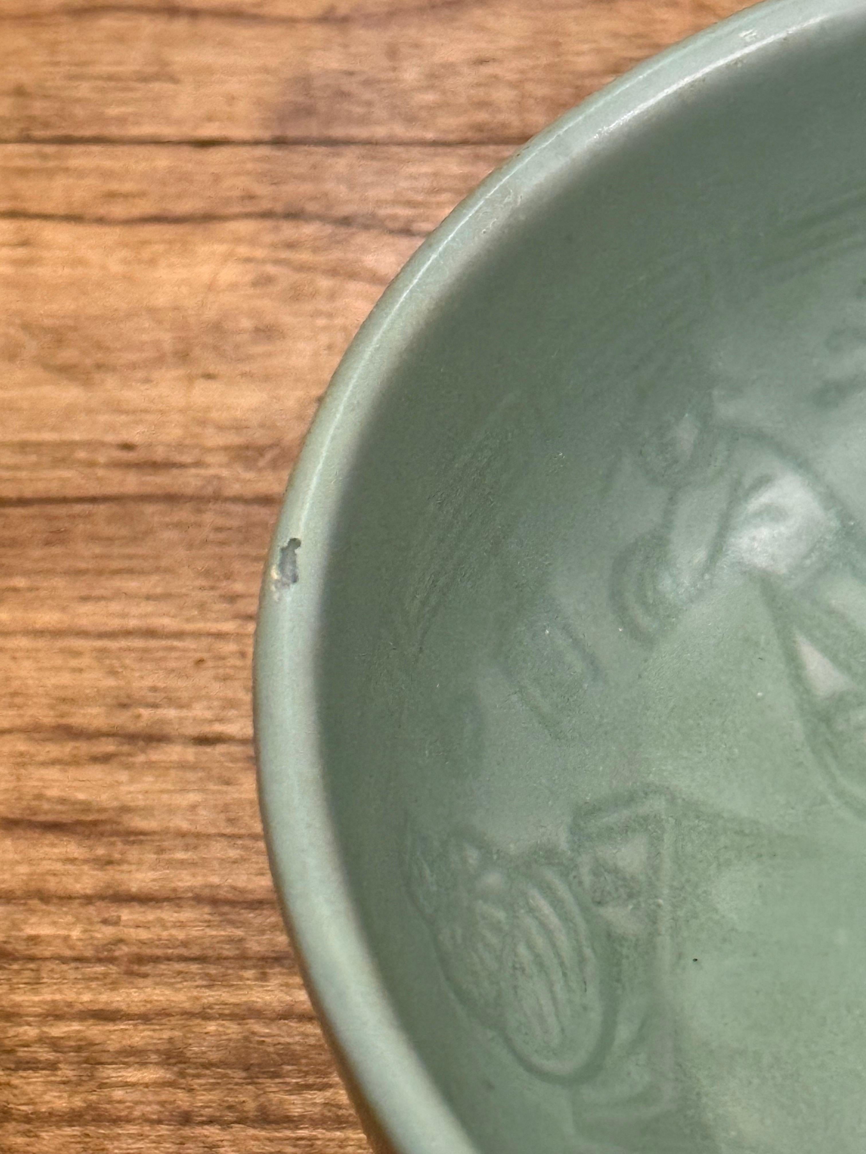 Céramique Bol en céladon chinois de qualité muséale, dynastie Yuan Yuan en vente
