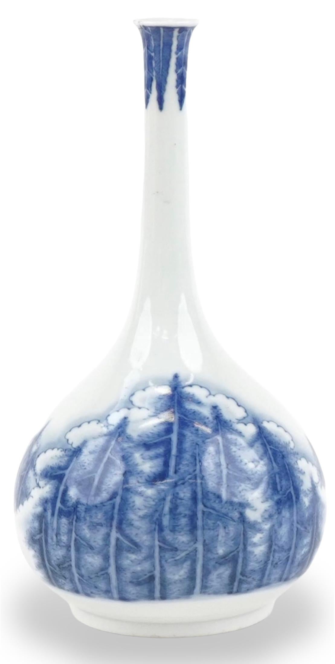 A Museum Quality Japanese Hirado bottle vase. Signed . Edo period For Sale 4