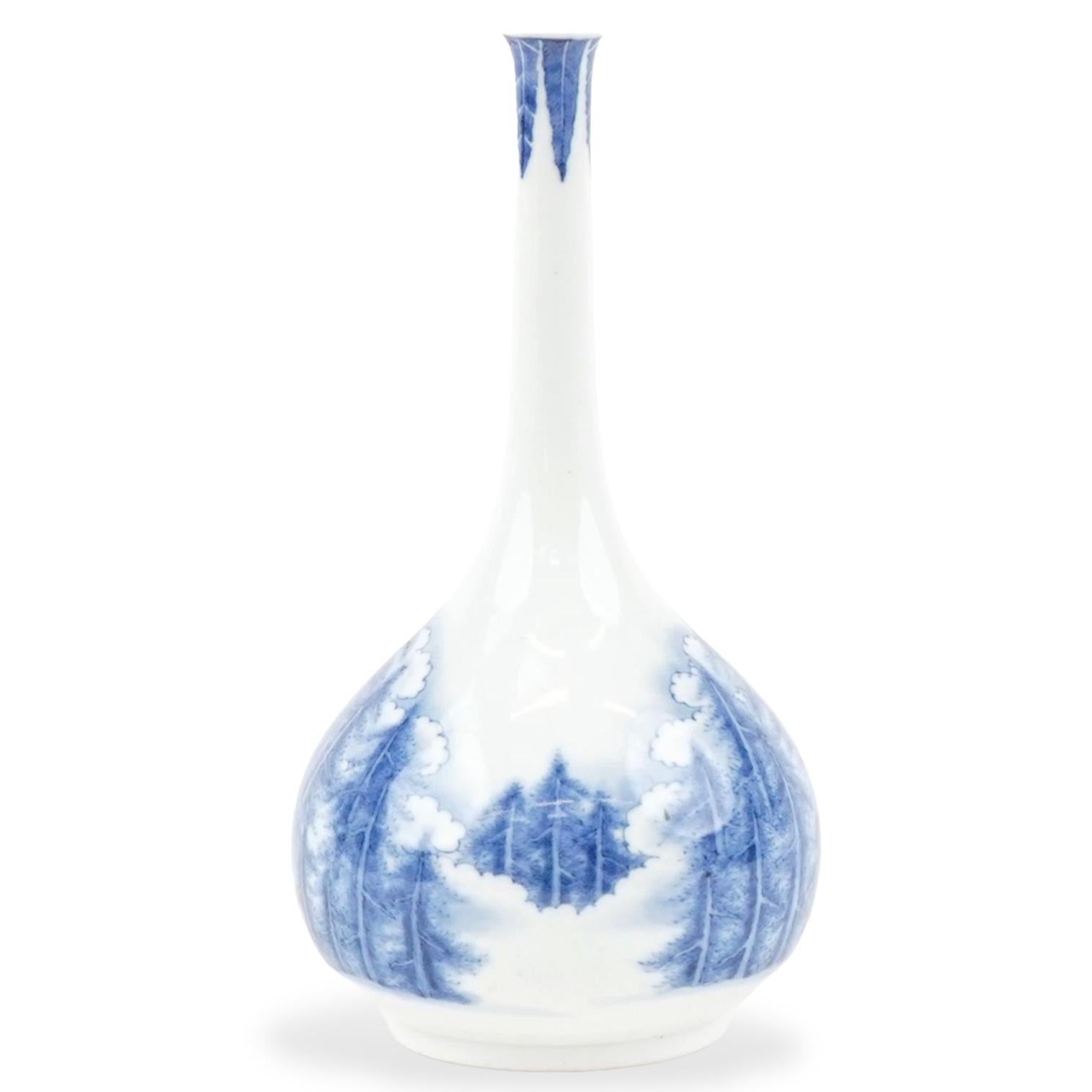 A Museum Quality Japanese Hirado bottle vase. Signed . Edo period In Good Condition For Sale In London, GB