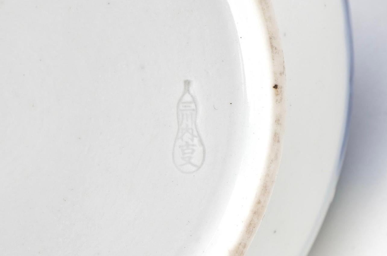 A Museum Quality Japanese Hirado bottle vase. Signed . Edo period For Sale 2