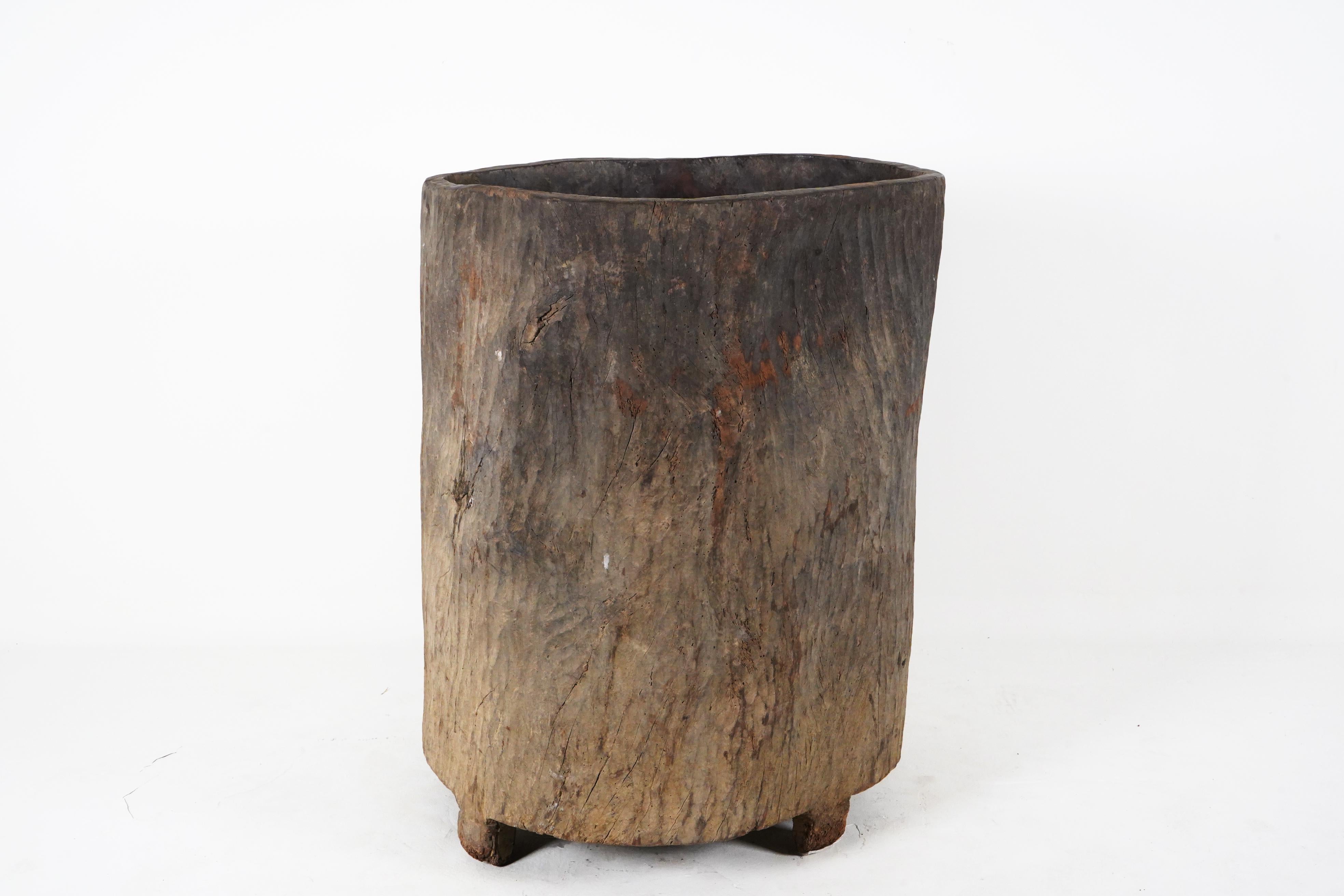 This unique storage vessel was made from a single trunk of Saal wood and fitted with a cover to protect the contents (probably rice grains) from insects and moisture. This kind of monumental implement is unique to Nagaland, a semi-autonomous state
