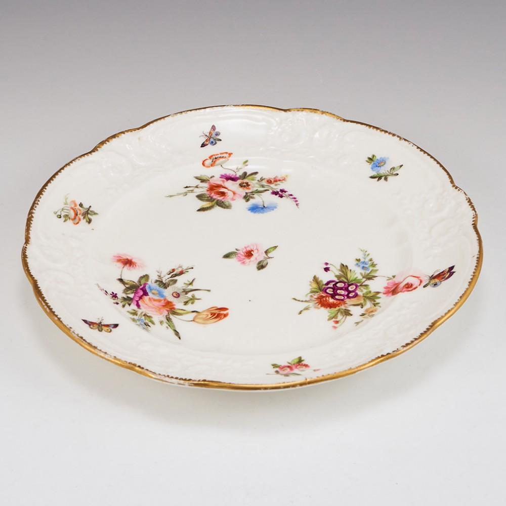 Regency Assiette en porcelaine de Nantgarw avec bordure moulée, 1813-22 en vente