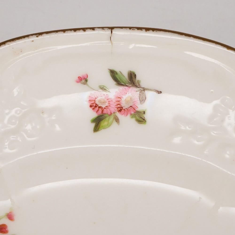XIXe siècle Assiette en porcelaine de Nantgarw avec bordure moulée, 1813-22 en vente