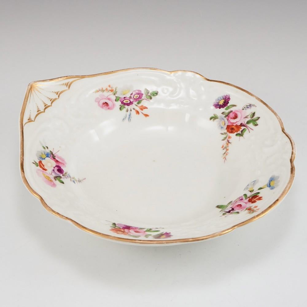 Piatto a forma di conchiglia in porcellana di Nantgarw, 1820 ca. In condizioni buone in vendita a Tunbridge Wells, GB