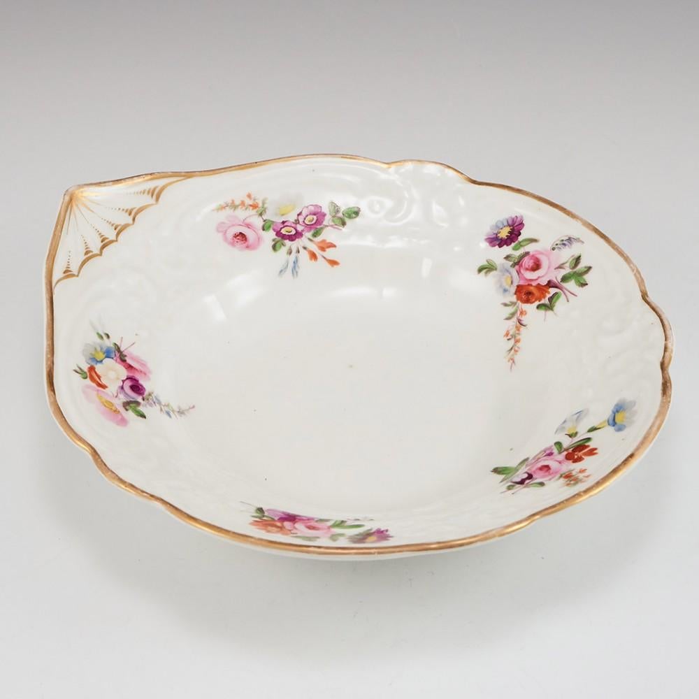 XIXe siècle Plat en forme de coquille en porcelaine de Nantgarw, vers 1820 en vente