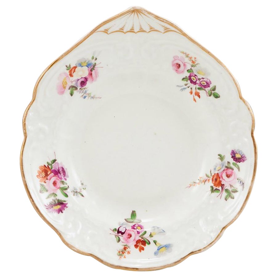Piatto a forma di conchiglia in porcellana di Nantgarw, 1820 ca.