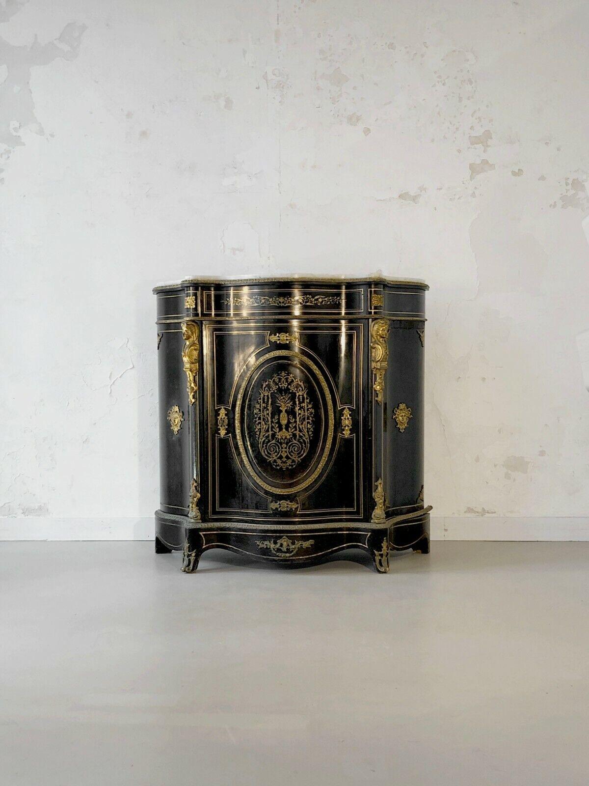 An authentic and elegant  sideboard cabinet or console with thin, rich and sensual lines, sometime attributed to André-Charles Bpulle. This piece stands up with its strong Napoleon III, Empire, Directory feel, wich fits any conyemporary Shabby-Chic
