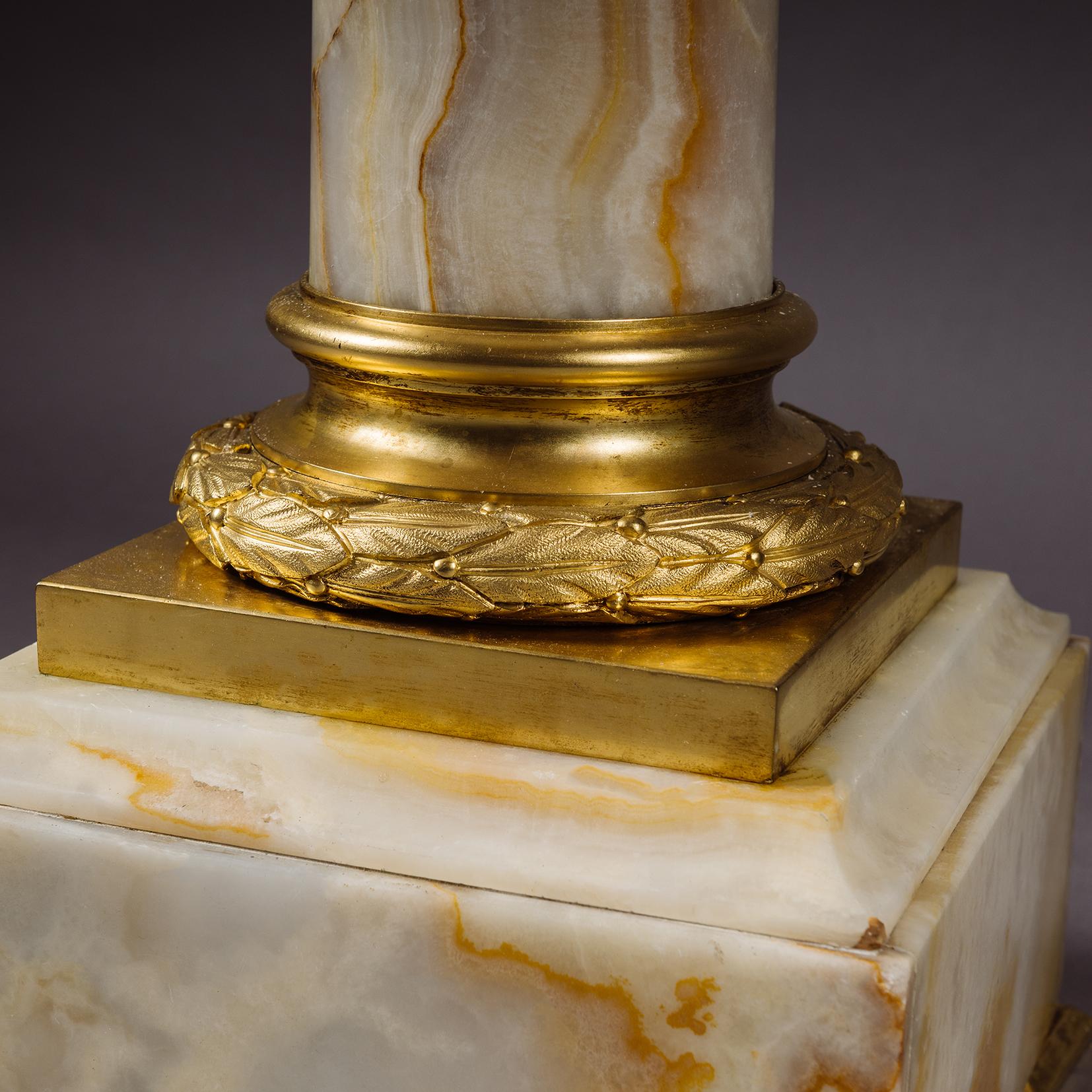 Un pedestal de ónice argelino y bronce dorado Napoleón III Francés en venta