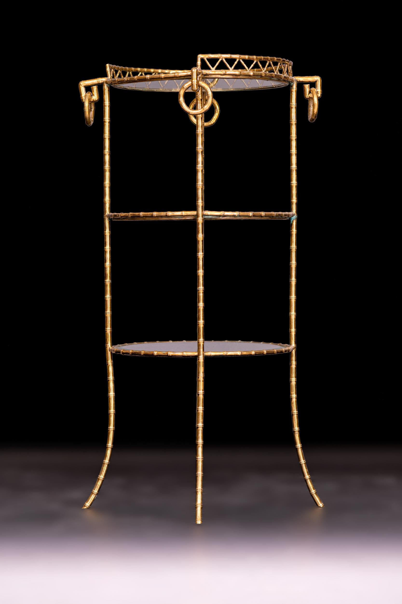 Français Table Napoléon III en bronze doré et verre par la Maison Giroux, Paris en vente