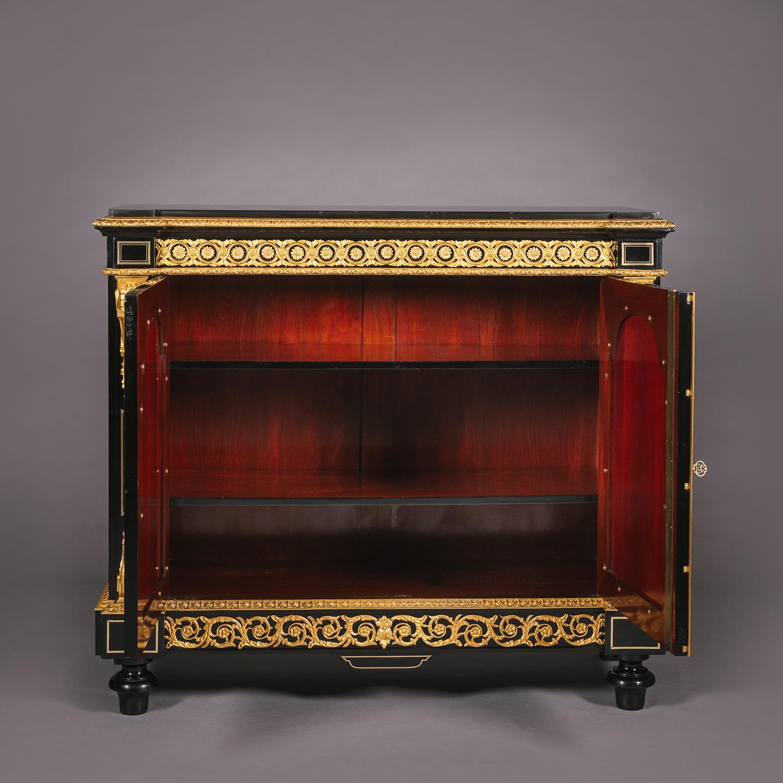 Français Cabinet d'appoint ébonisé monté en bronze doré et pietre dure Napoléon III en vente