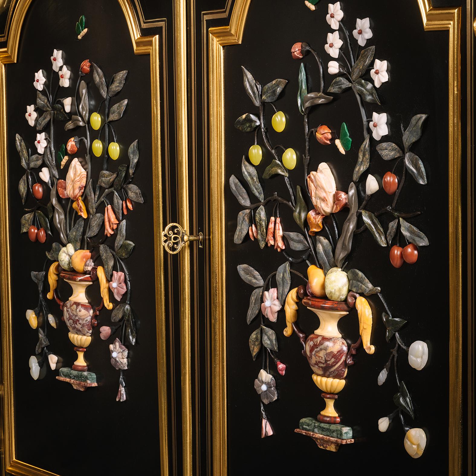 Cabinet d'appoint ébonisé monté en bronze doré et pietre dure Napoléon III Bon état - En vente à Brighton, West Sussex