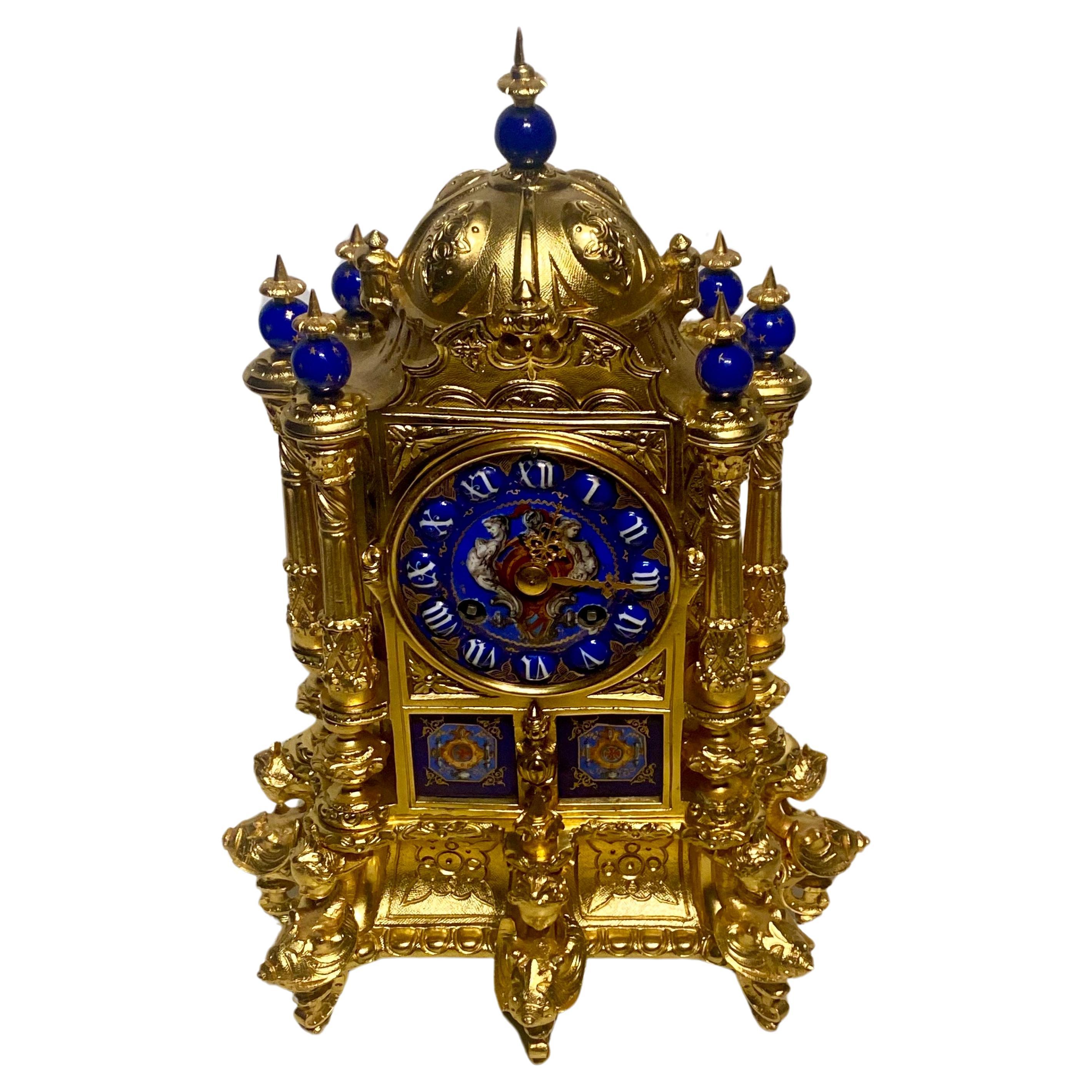 A  Horloge de cheminée française en bronze doré et émail Napoléon III Circa 1870 en vente 5