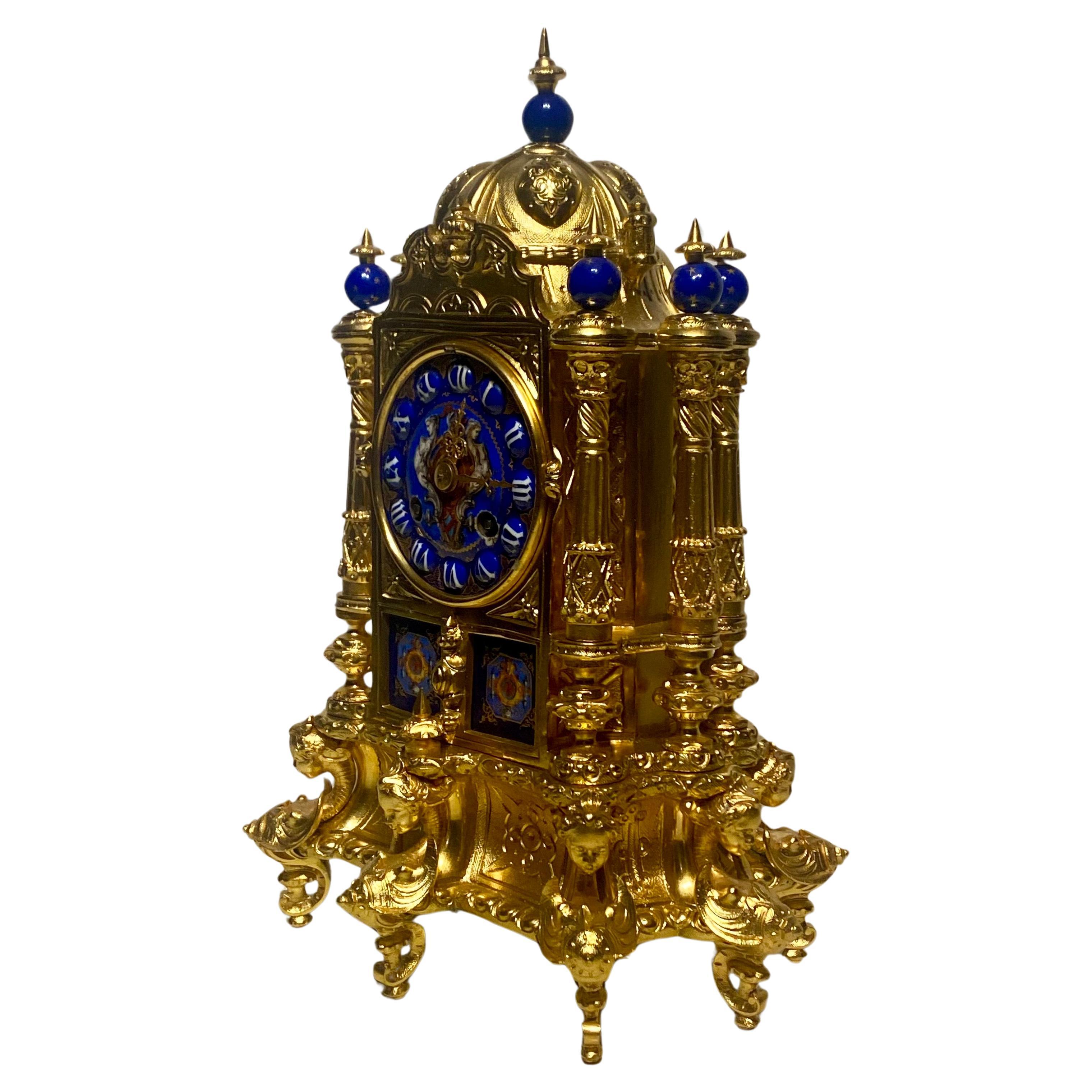 Français A  Horloge de cheminée française en bronze doré et émail Napoléon III Circa 1870 en vente