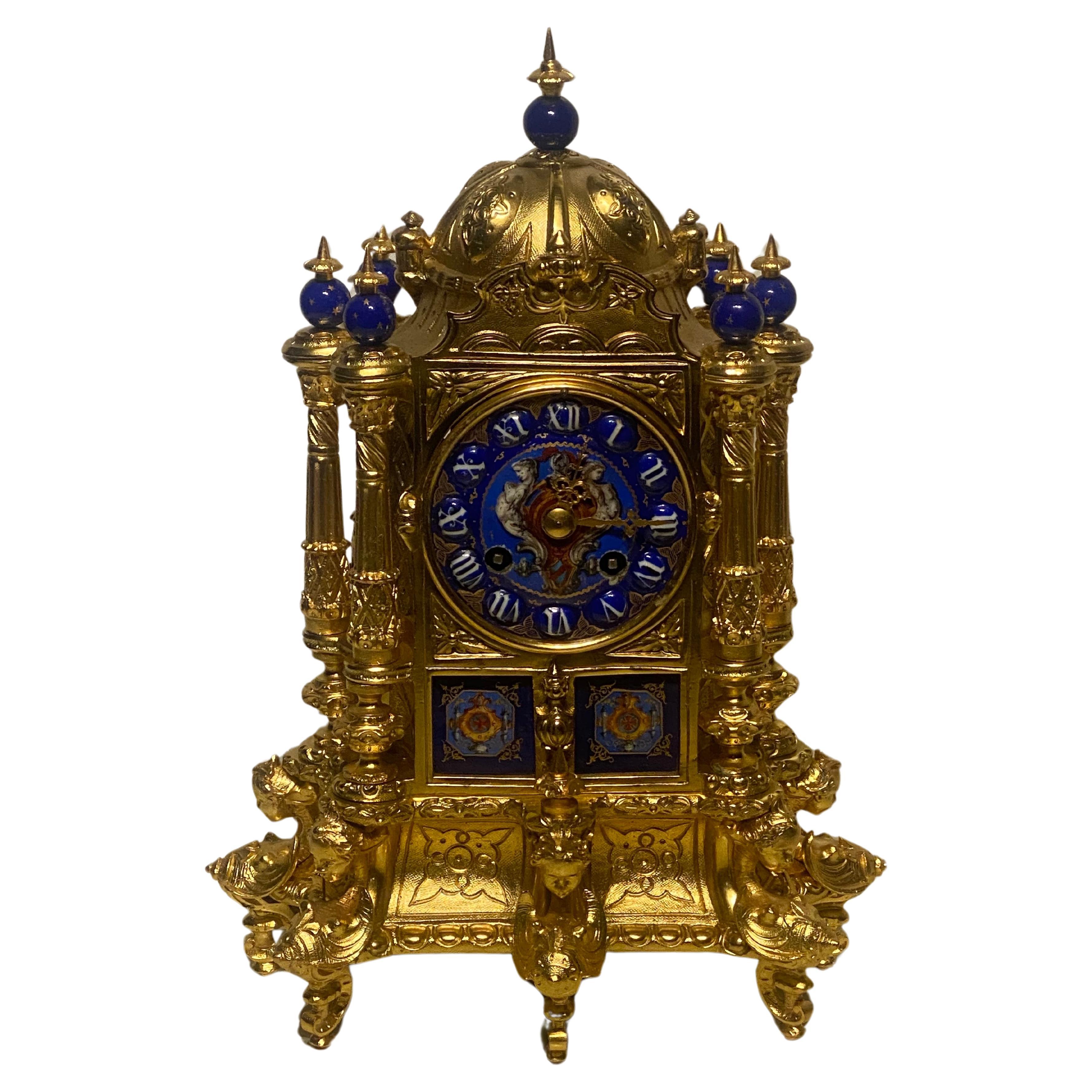 A  Horloge de cheminée française en bronze doré et émail Napoléon III Circa 1870 en vente