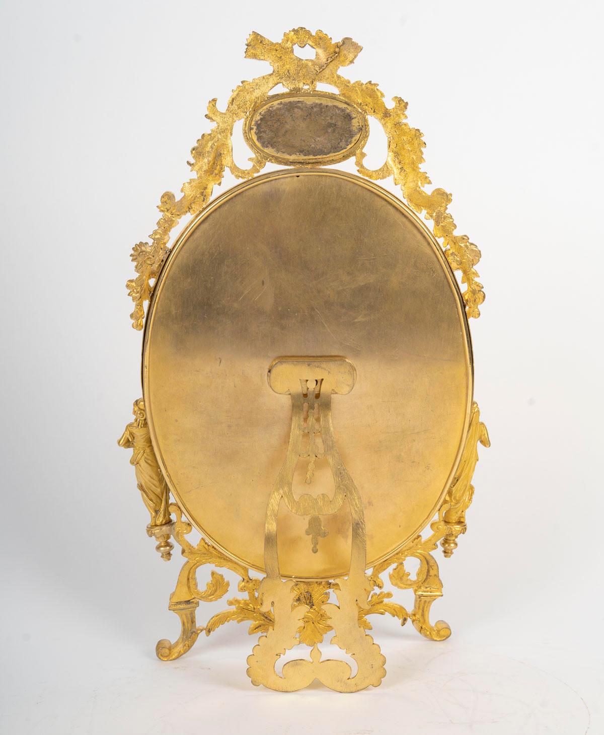 Bronzo Specchio da tavolo del periodo di Napoleone III in bronzo dorato e porcellana smaltata di Sèvres in vendita