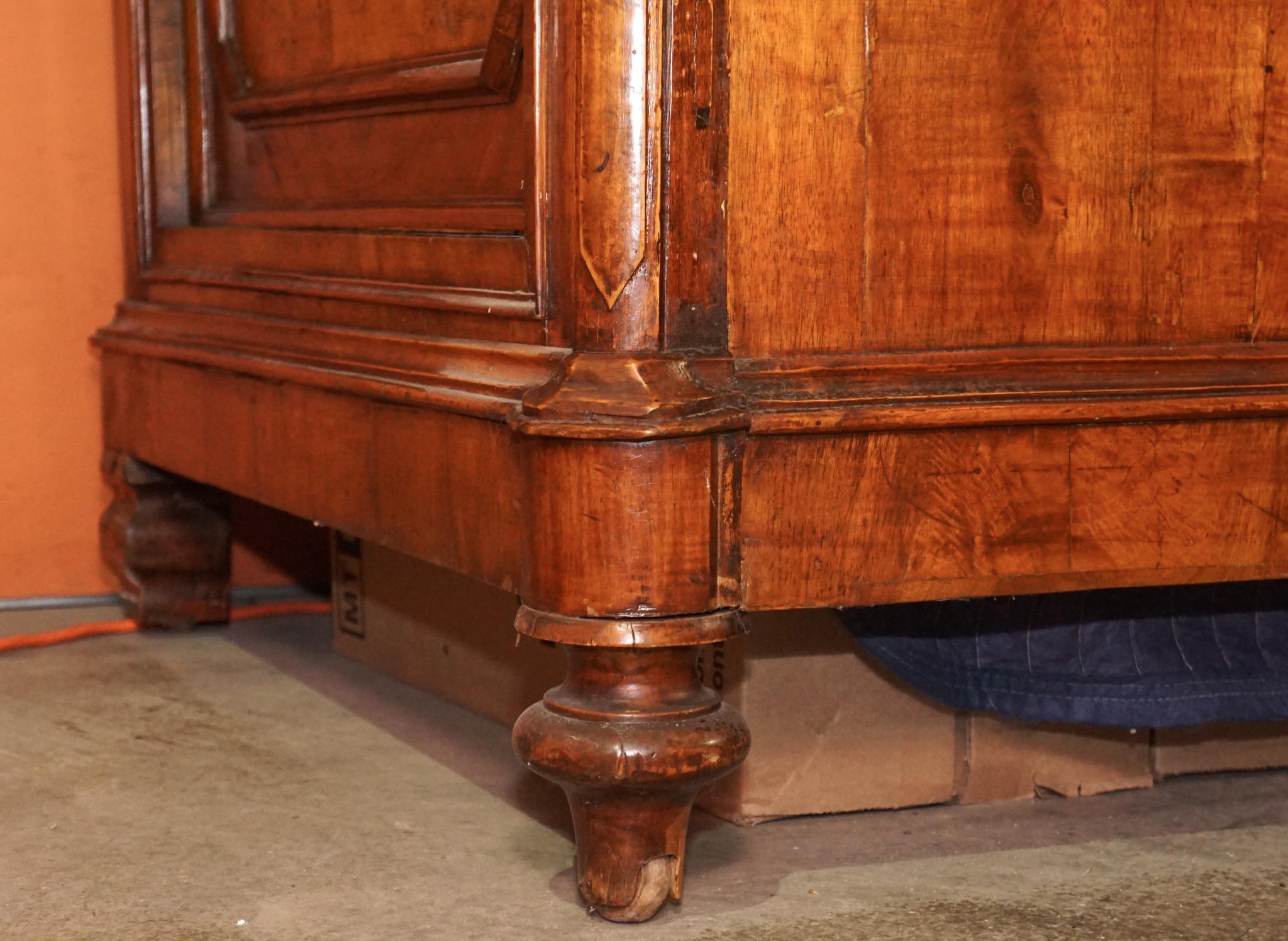 Napoleon III. Alcove- oder Tagesbett Sofa aus Nussbaumholz (Furnier) im Angebot