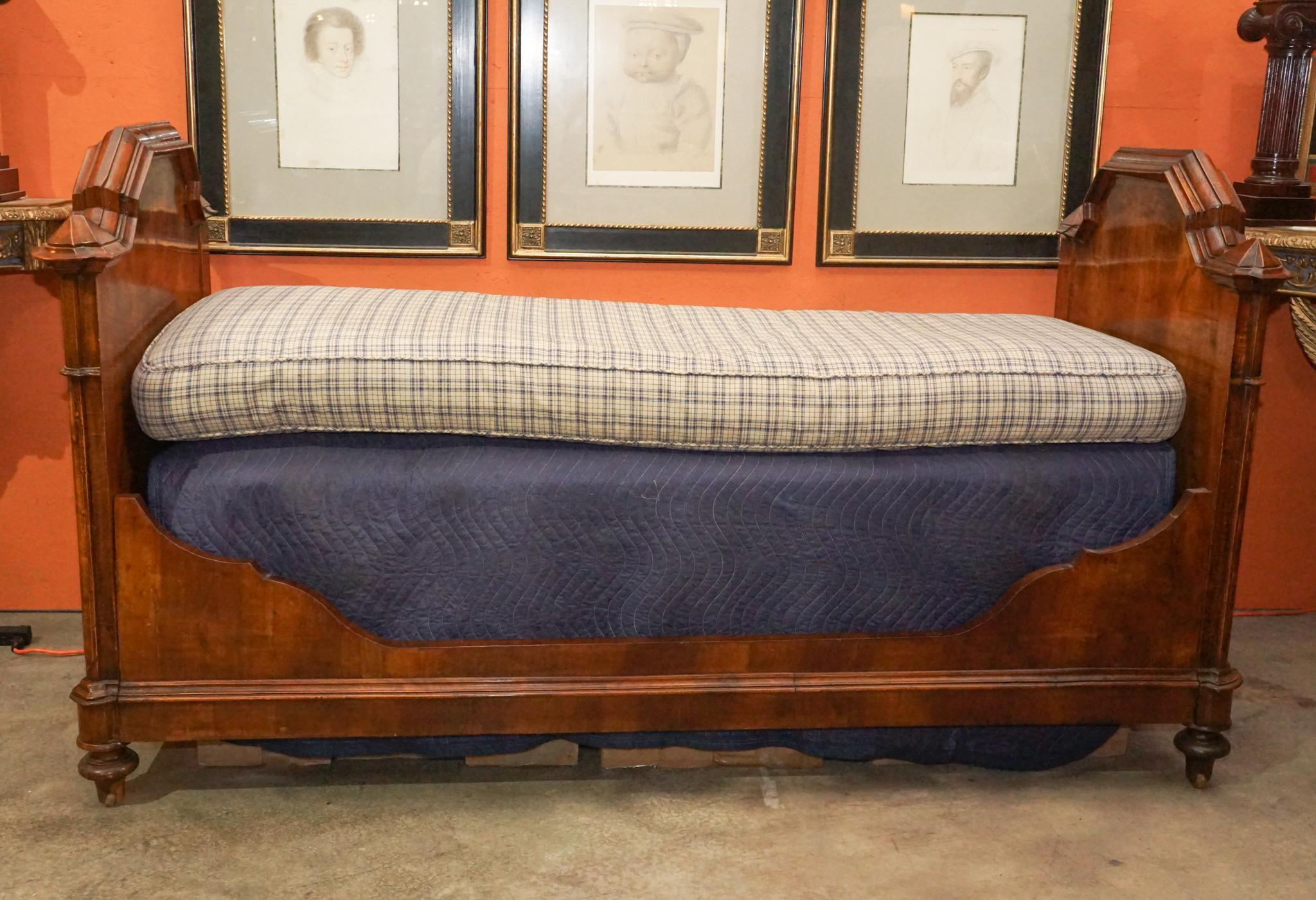 Veneer Napoleon III Walnut Alcove or Daybed Sofa For Sale
