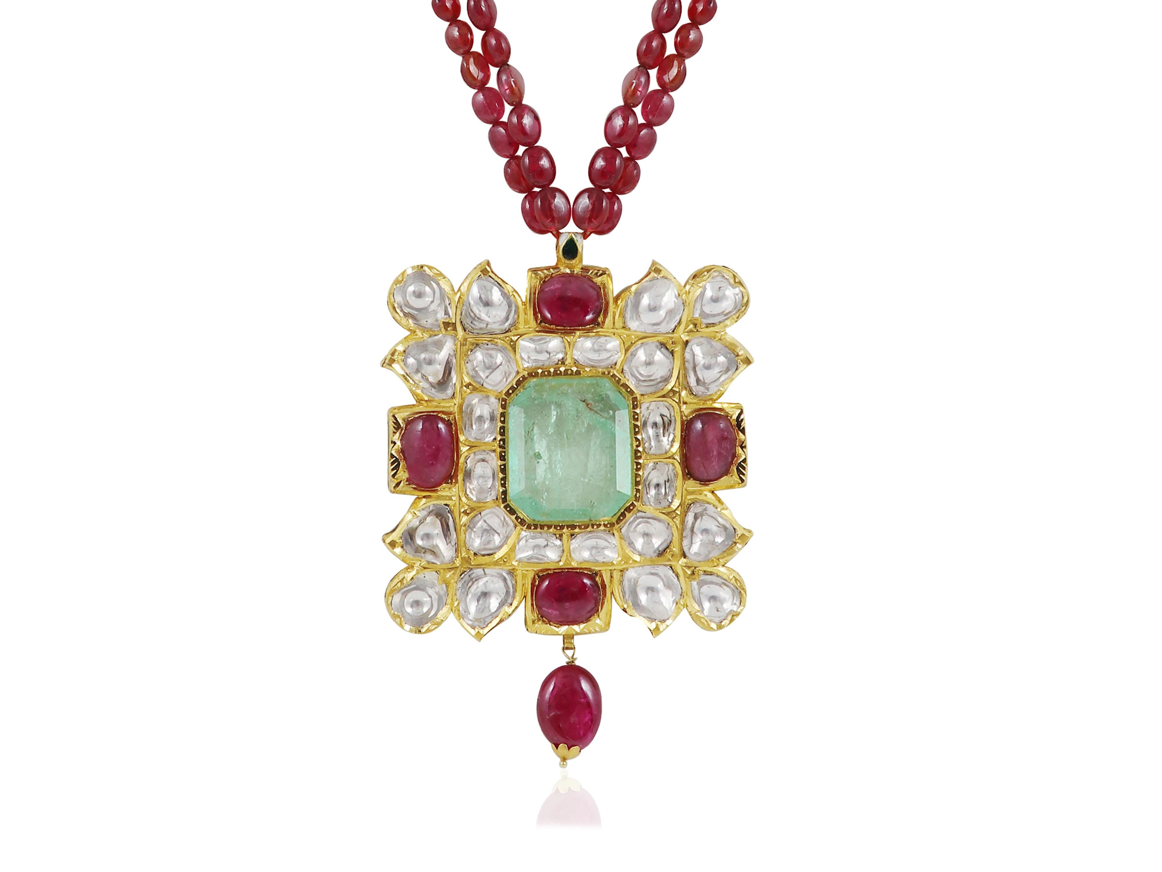 A natural Colombian emerald, Spinels and Diamond polki Gold pendant from India For Sale 2