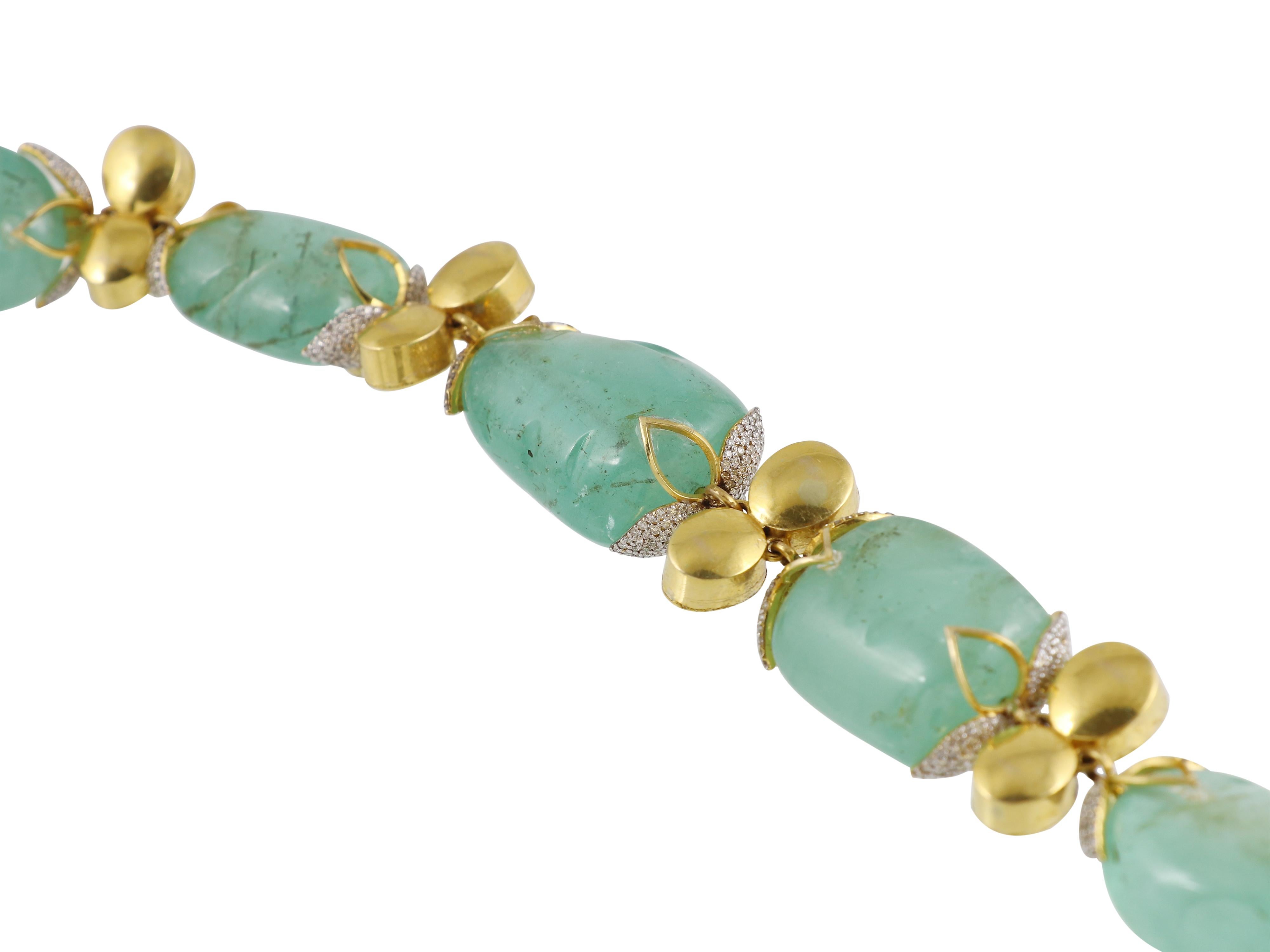 A natural emerald necklace set in 18K yellow gold along with natural diamonds For Sale 3