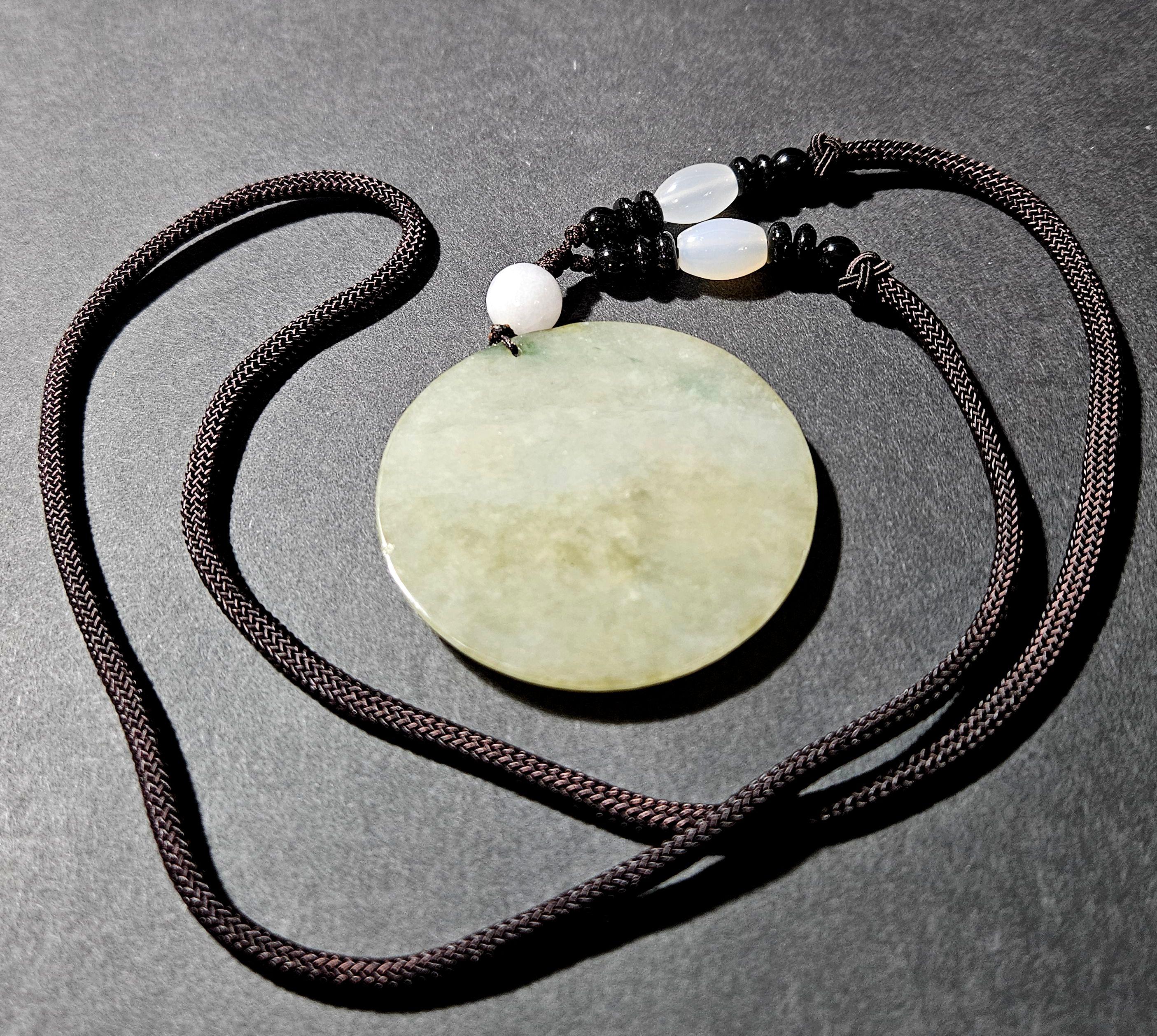 Pendentif disque en jadéite naturelle du Myanmar Ric#JD004 Excellent état - En vente à Norton, MA