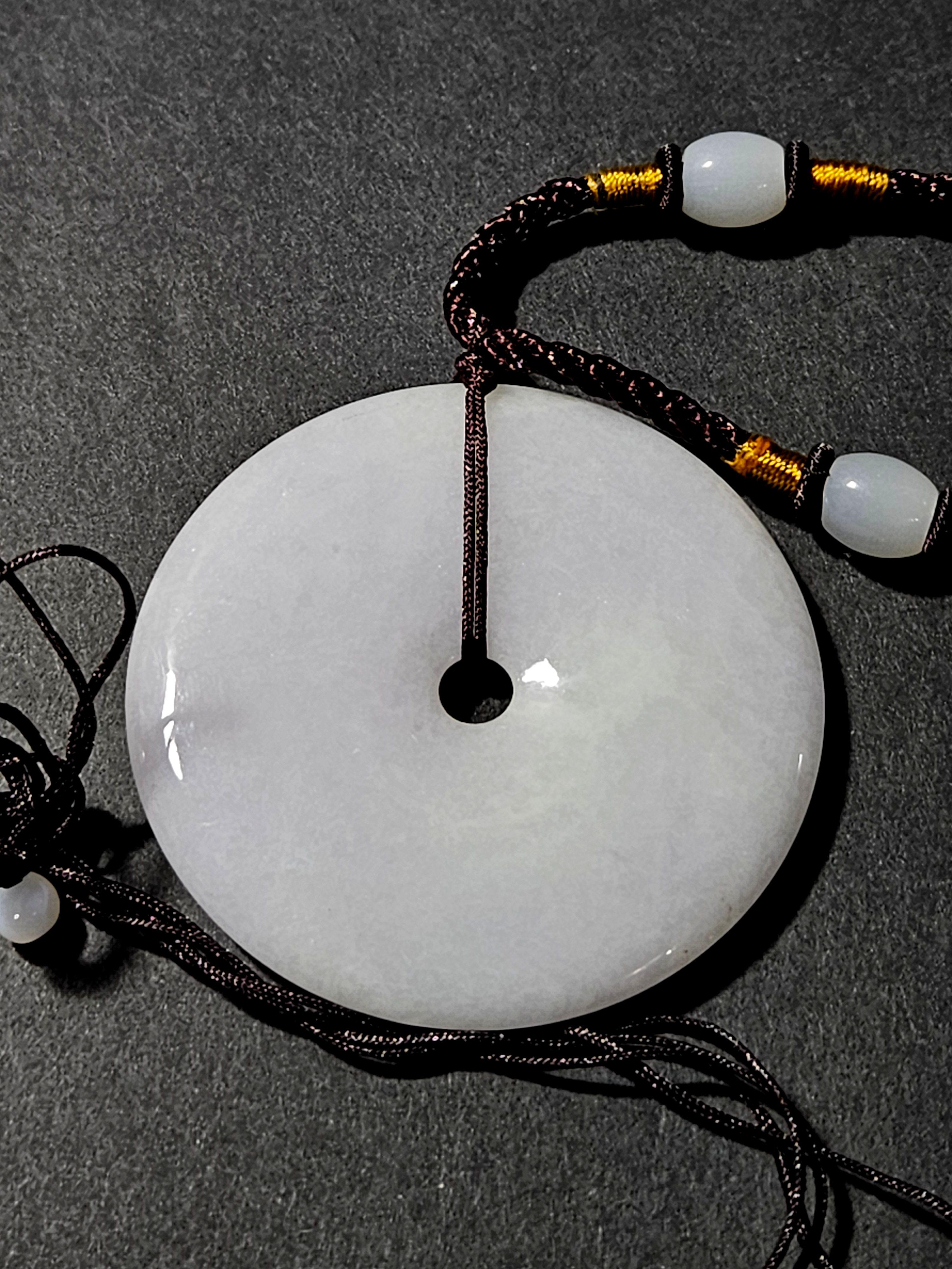 Eine natürliche Myanmar Jadeit Licht lila Scheibe Anhänger Ric#JD003 (Sonstiges) im Angebot