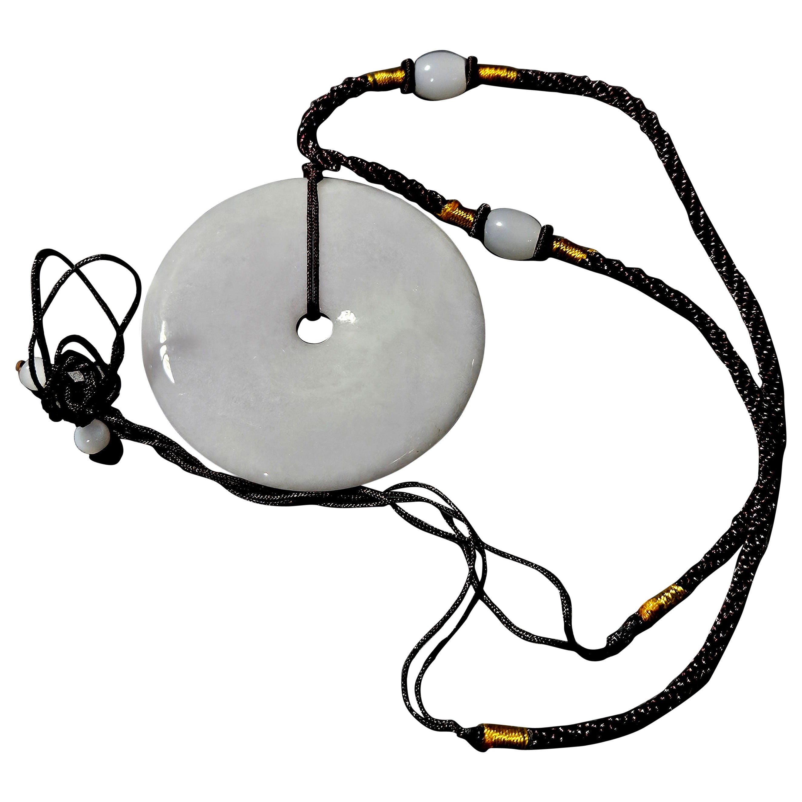 Pendentif disque en jadéite naturelle du Myanmar de couleur violet clair Ric#JD003