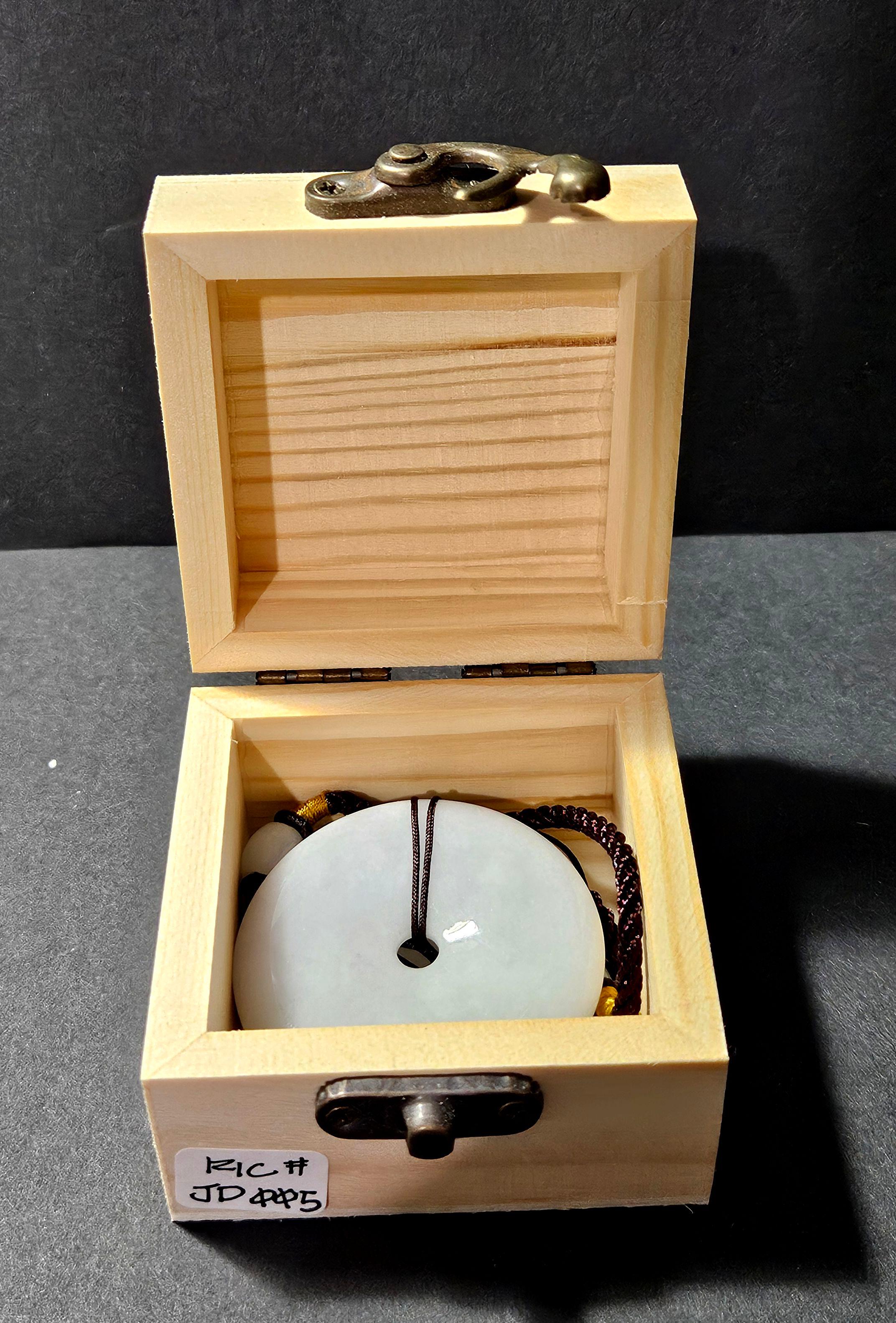 Pendentif disque en jadéite naturelle du Myanmar de couleur violet clair Ric#JD005 en vente 2