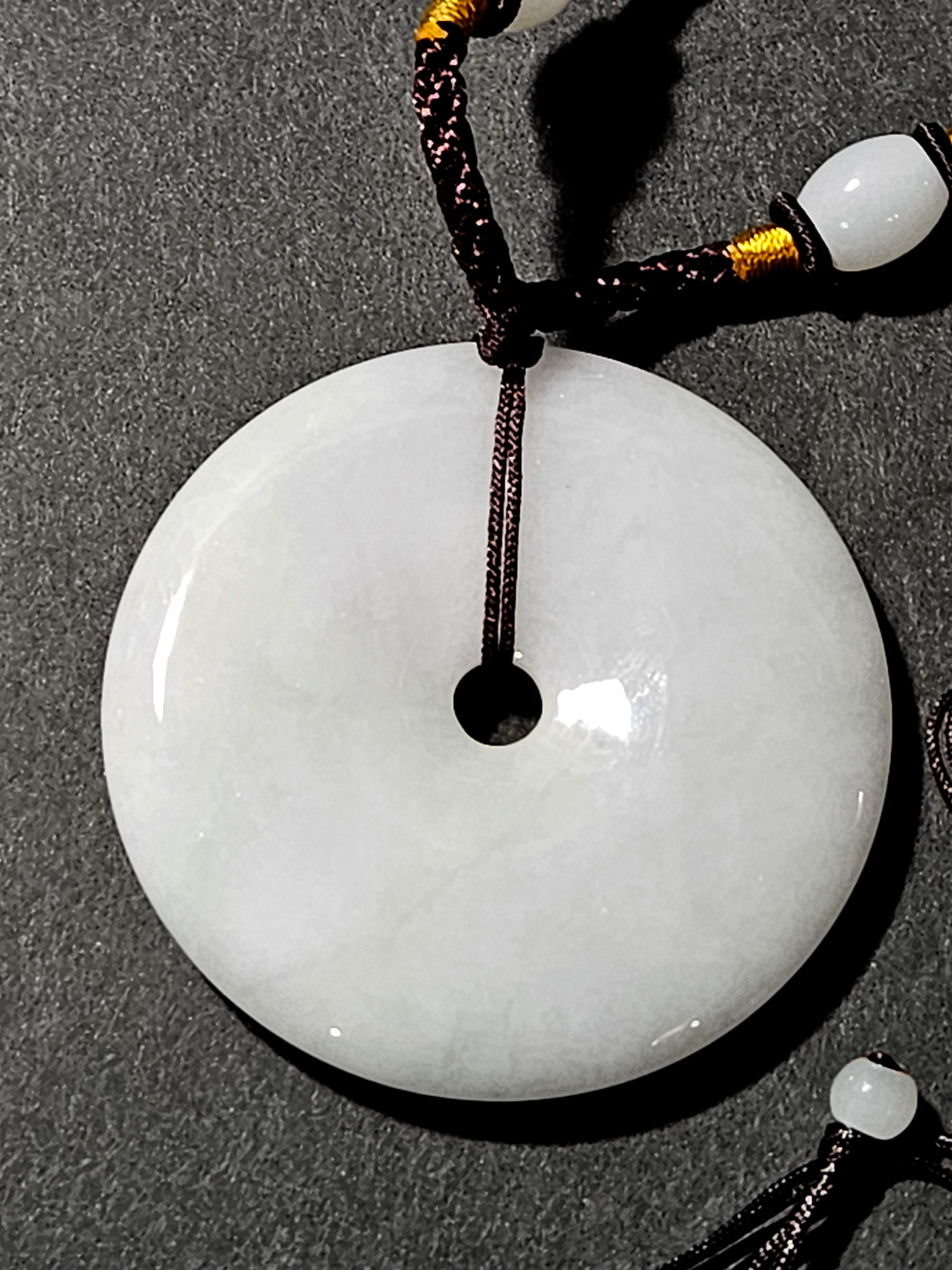 Autre Pendentif disque en jadéite naturelle du Myanmar de couleur violet clair Ric#JD005 en vente