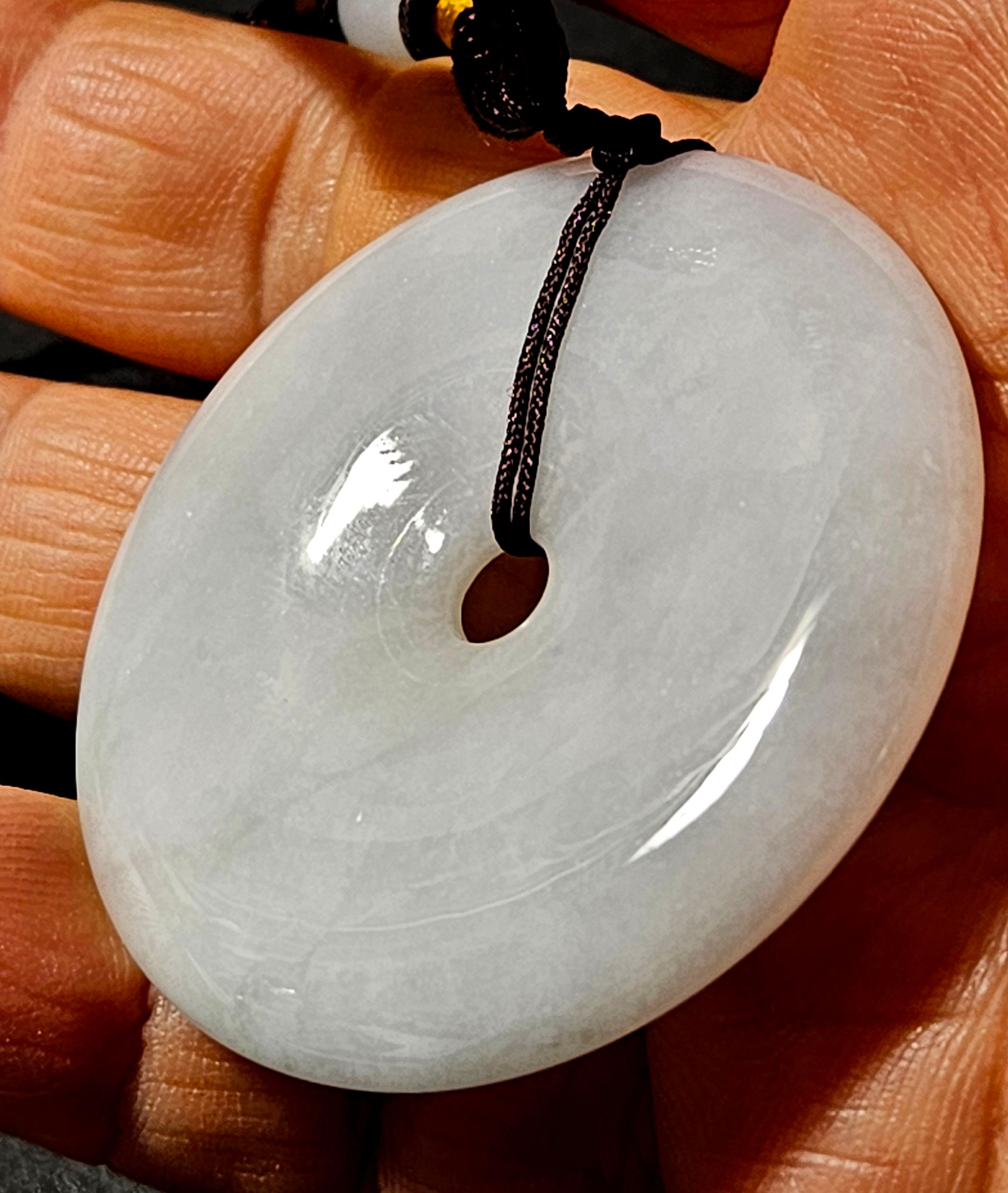 Pendentif disque en jadéite naturelle du Myanmar de couleur violet clair Ric#JD005 en vente 1