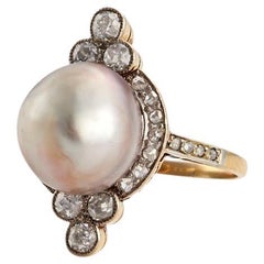 Anillo de perlas naturales, diamantes y oro amarillo de 18 quilates Circa 1910