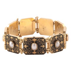 Armband aus Gelbgold mit natürlichen Perlen, Diamanten und Emaille