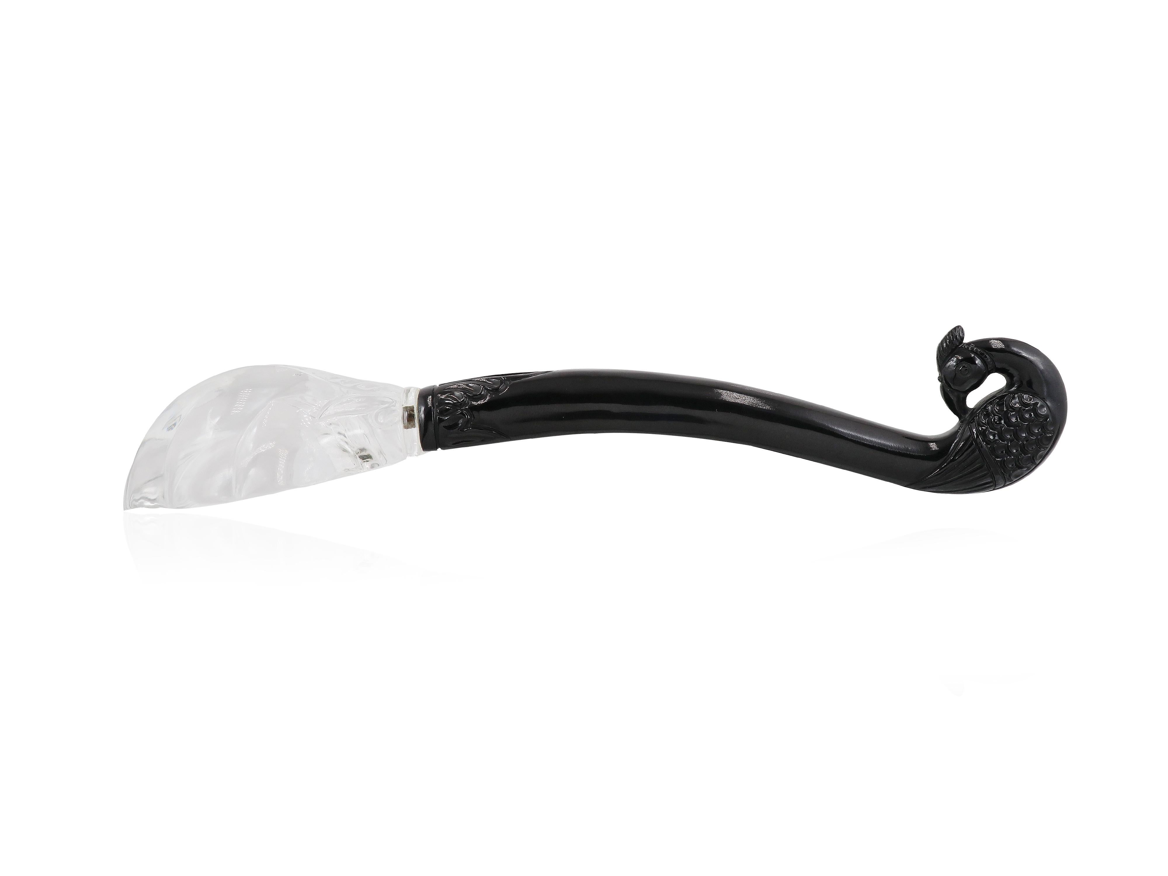 Non taillé Cuillère de service en cristal de roche et calcédoine - motif de paon sculpté à la main en vente