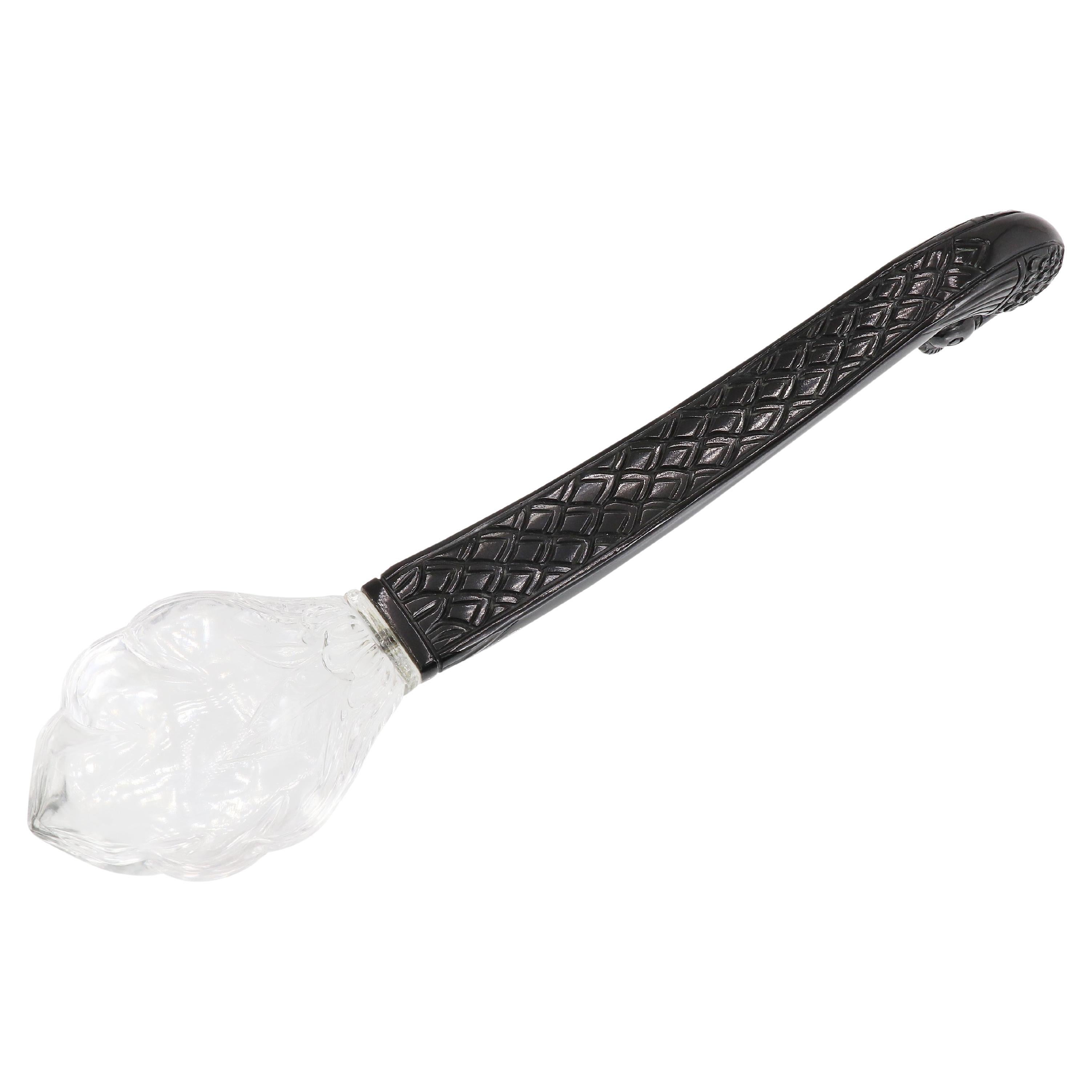 Cuillère de service en cristal de roche et calcédoine - motif de paon sculpté à la main en vente