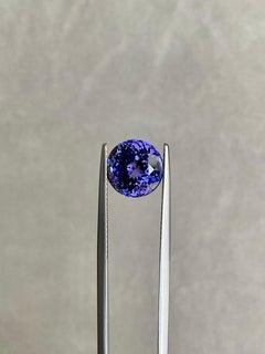 Ein natürlicher runder Tansanit von 5,35 Karat