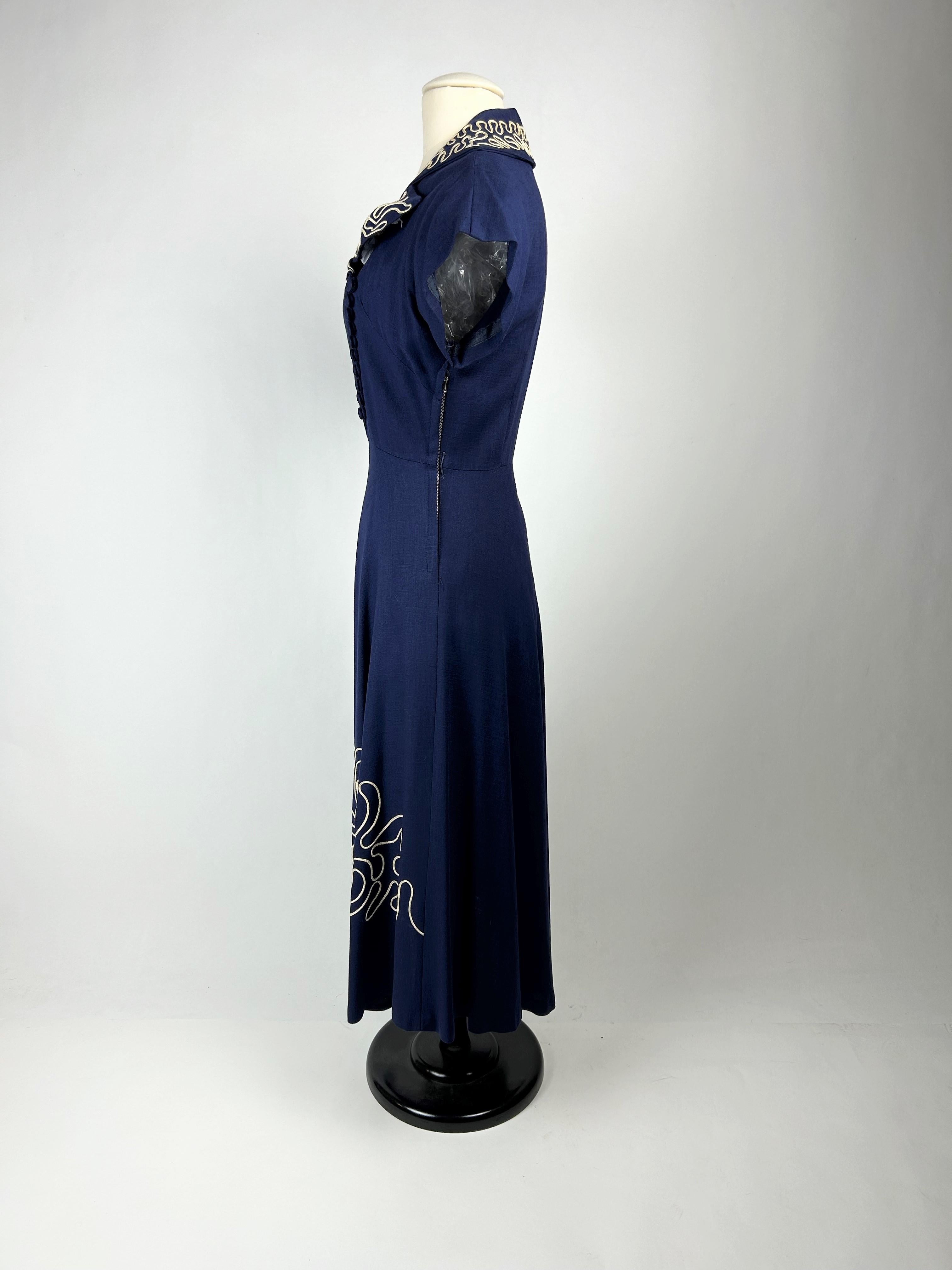 A Navy French Day Dress with white piping appliqué Circa 1945-1950 For Sale 9