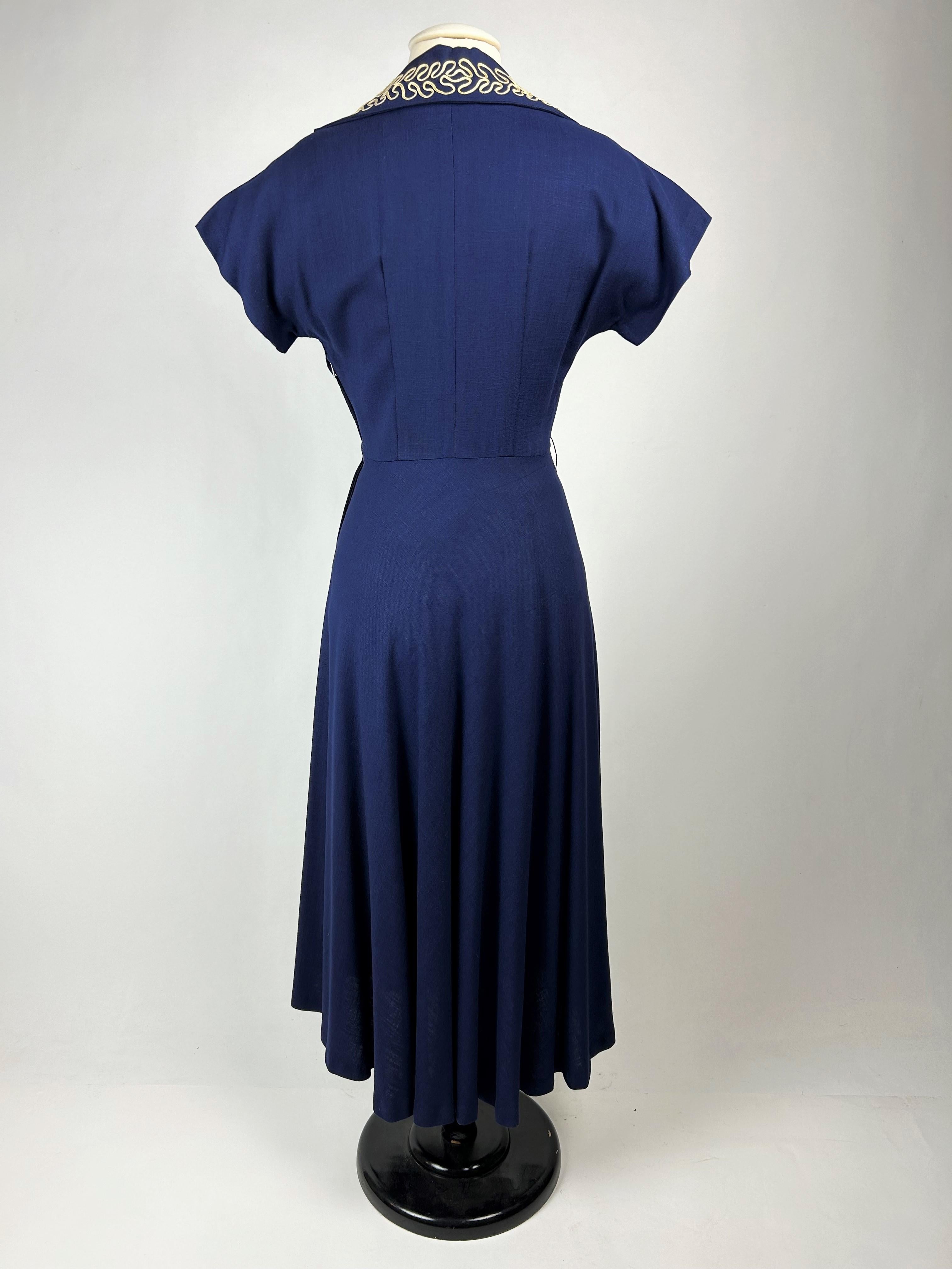 A Navy French Day Dress with white piping appliqué Circa 1945-1950 For Sale 11