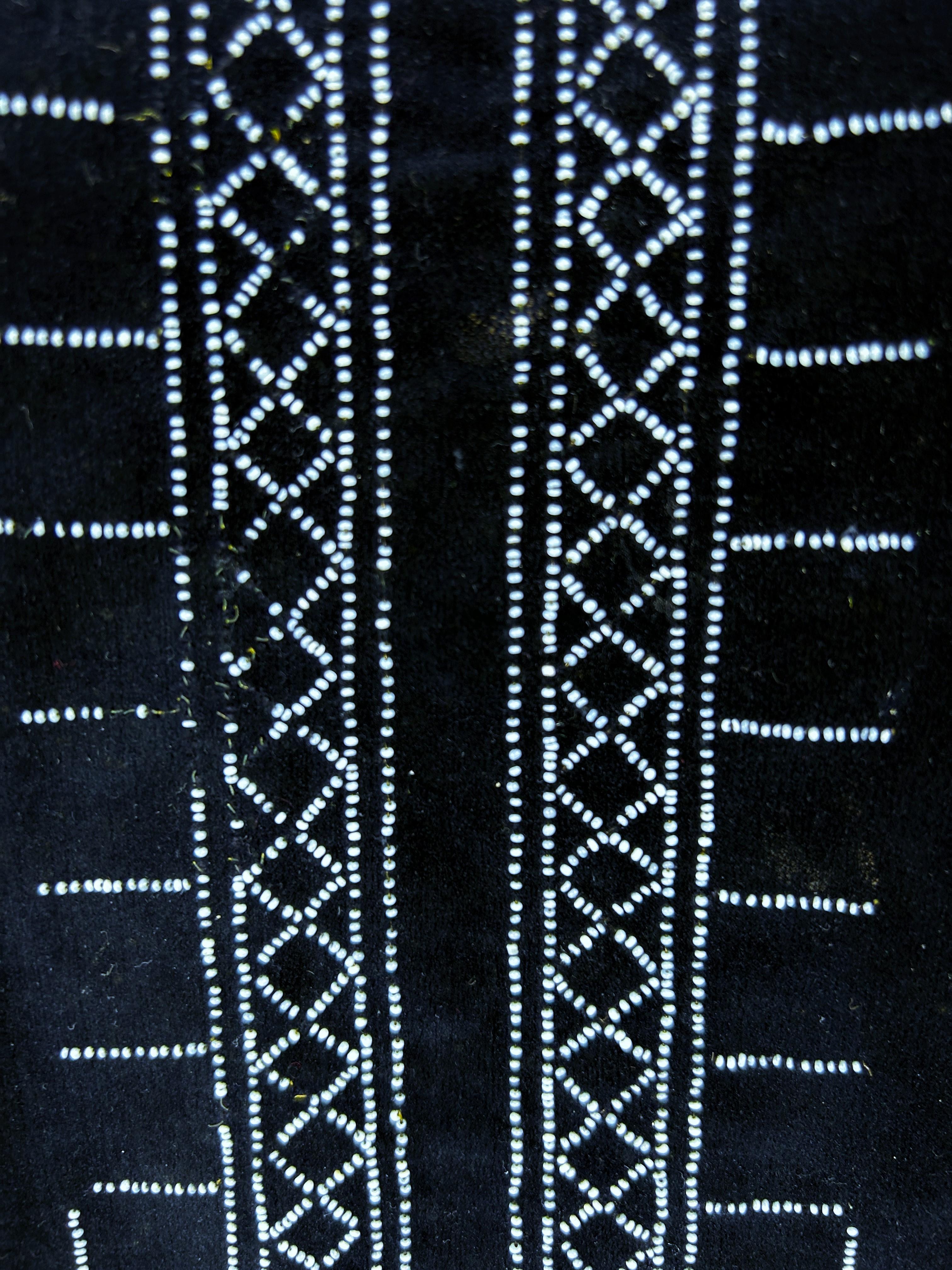 A Navy Velvet Sac Dress with glass beads embroideries - France Circa 1925-1930 For Sale 6