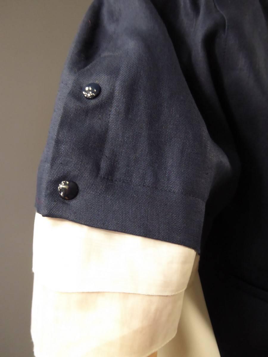 Ein marineblauer und weißer Organzarock von Claude Montana - Französisch CIRCA 1980 im Zustand „Gut�“ im Angebot in Toulon, FR