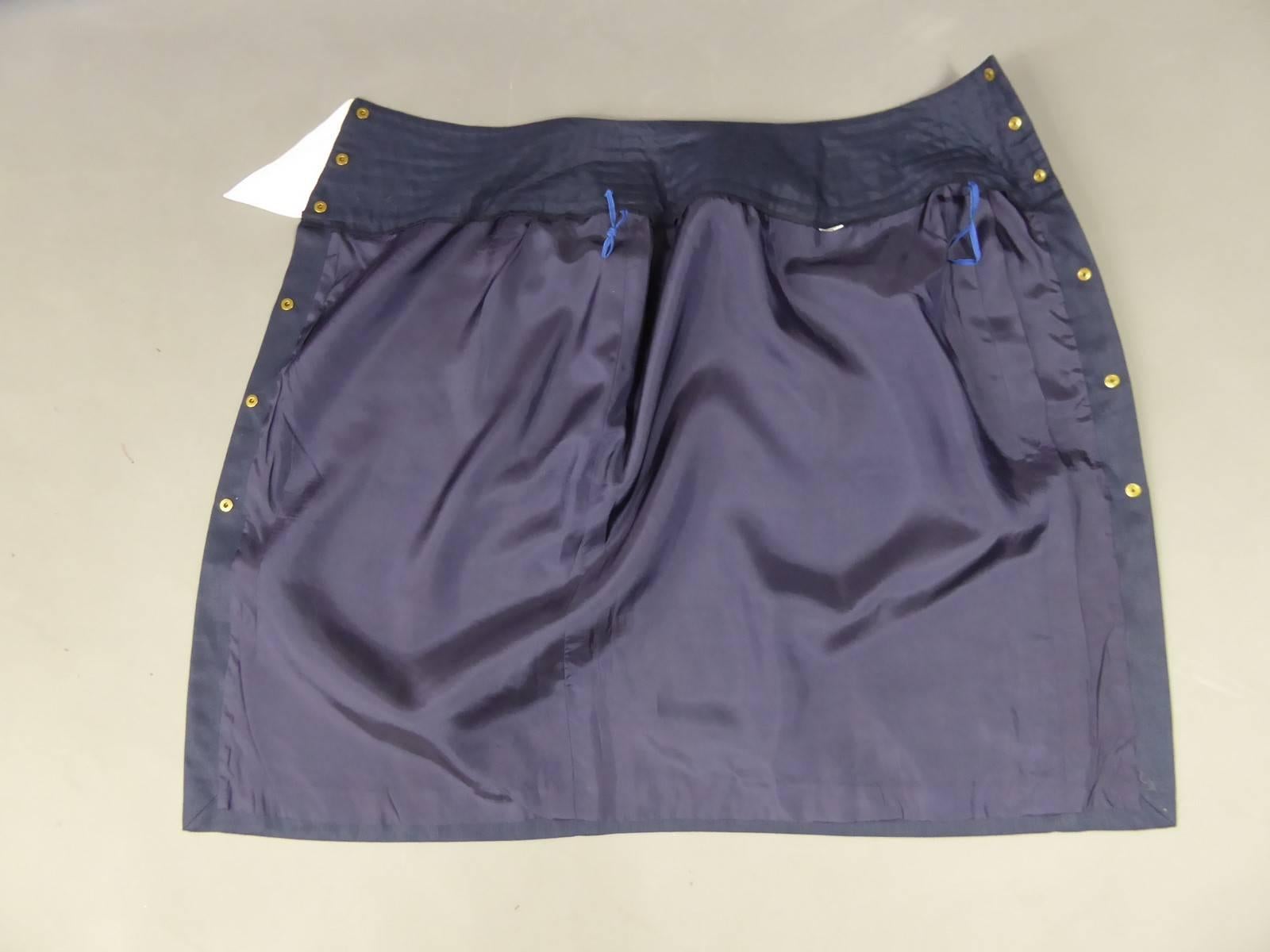 Ein marineblauer und weißer Organzarock von Claude Montana - Französisch CIRCA 1980 im Angebot 3