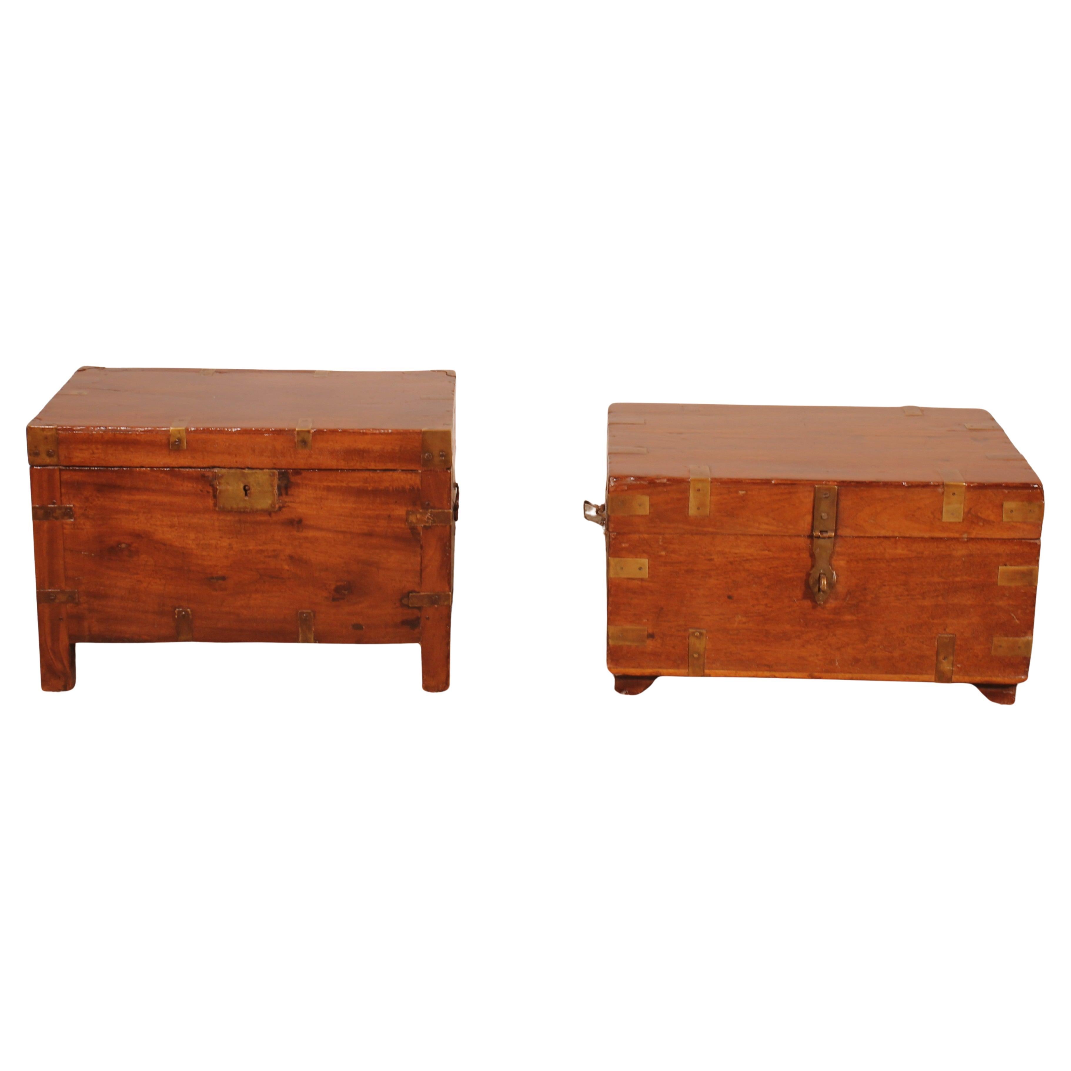 A Near A Pair of 19th Century Campaigner oder Marine Truhen im Angebot