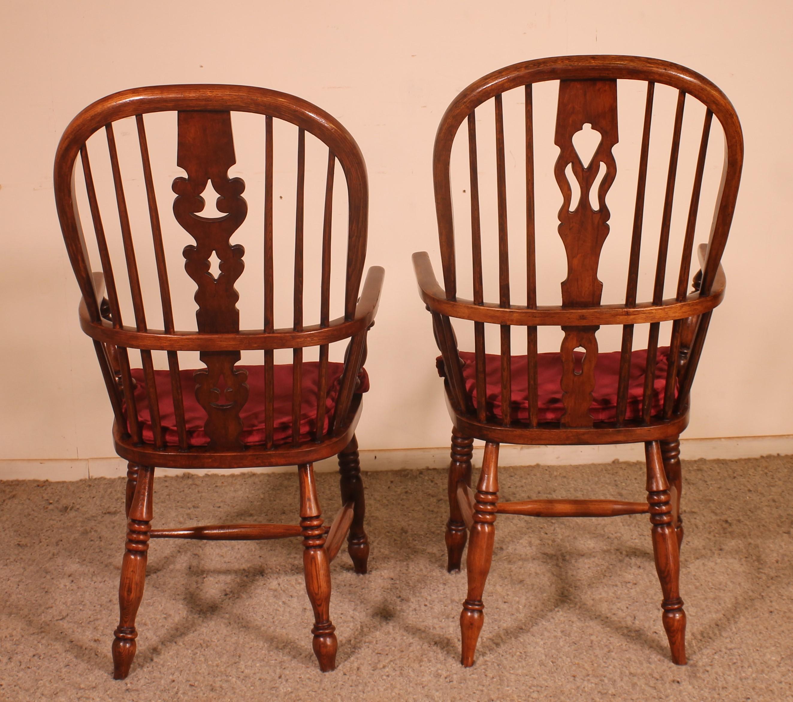 Victorian Near Pair of English Windsor Armchairs from the 19th Century