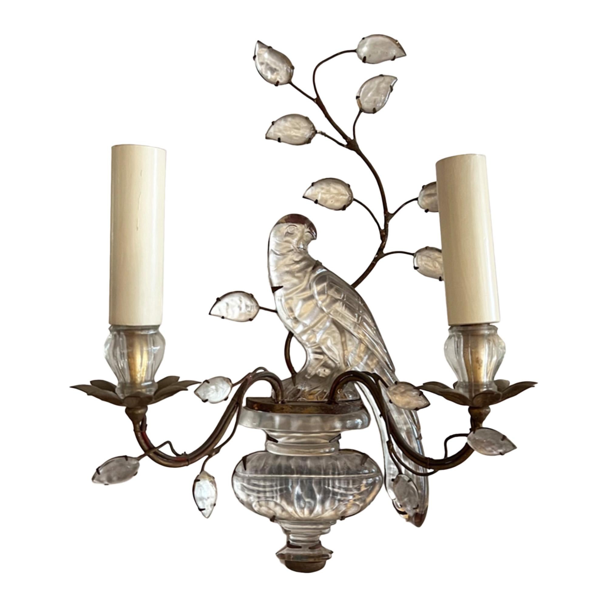 A Near Pair of Maison Baguès Wall Sconces With Urns and Parrots In Good Condition In London, GB