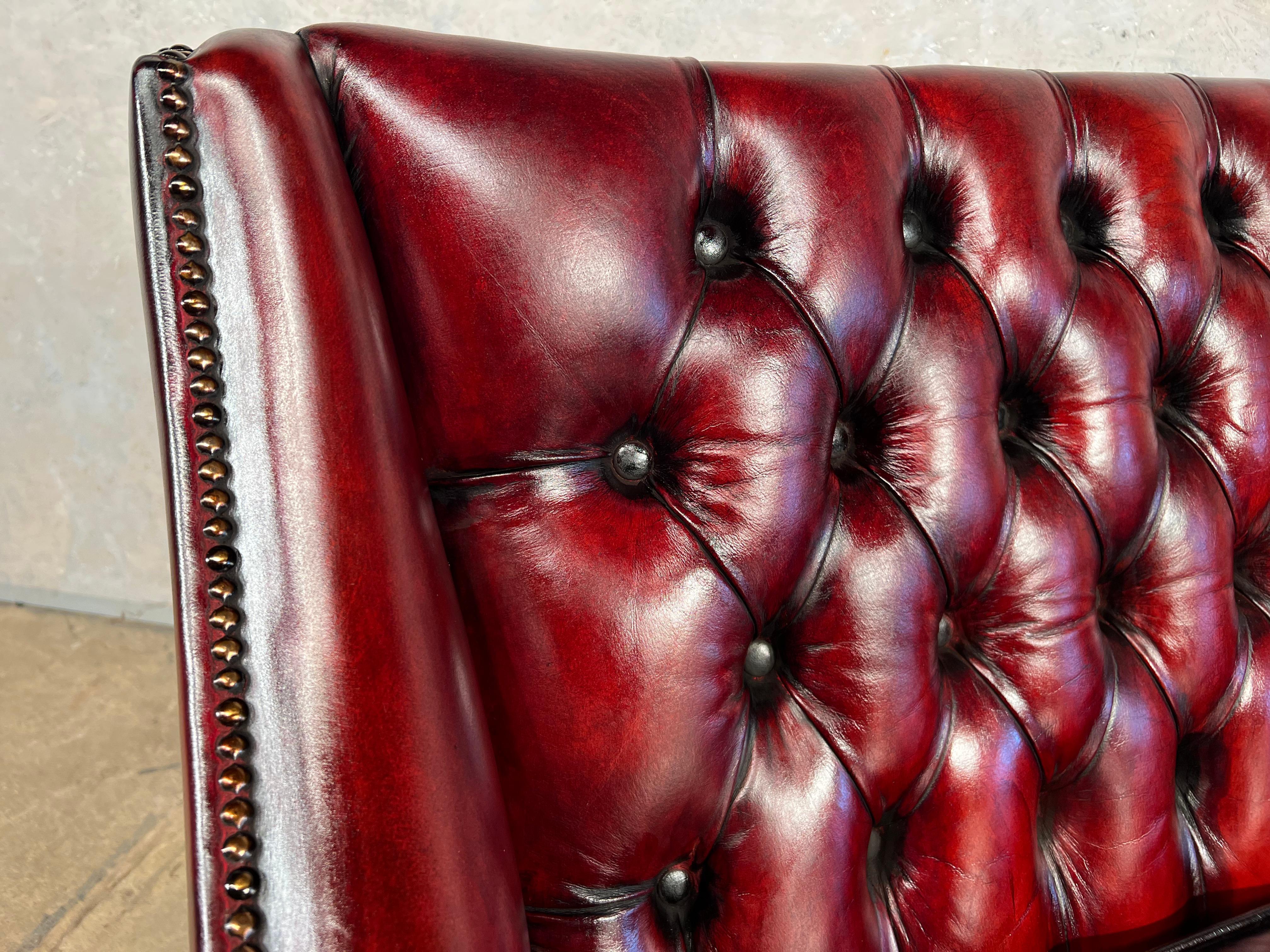 A Neat Mid C English Made Two Seater Chesterfield Sofa Hand dyed Deep Red #495 In Good Condition For Sale In Lewes, GB