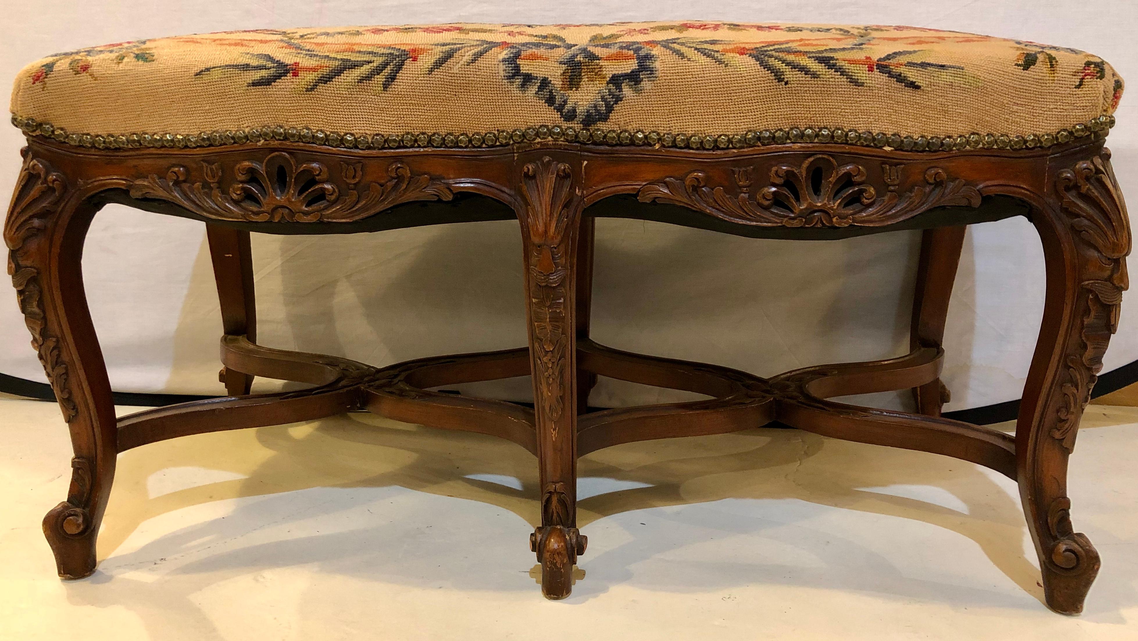 A needlepoint Louis XV style window bench or footstool. A French finely carved frame in the Louis XV fashion having six legs and an X-form undercarriage connecting all. The fabric is a hand needlepoint.


SX.
