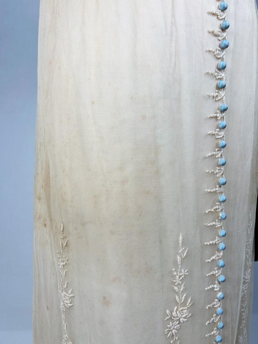 A neo-classical dress in embroidered cotton tulle and taffeta -France Circa 1910 For Sale 11