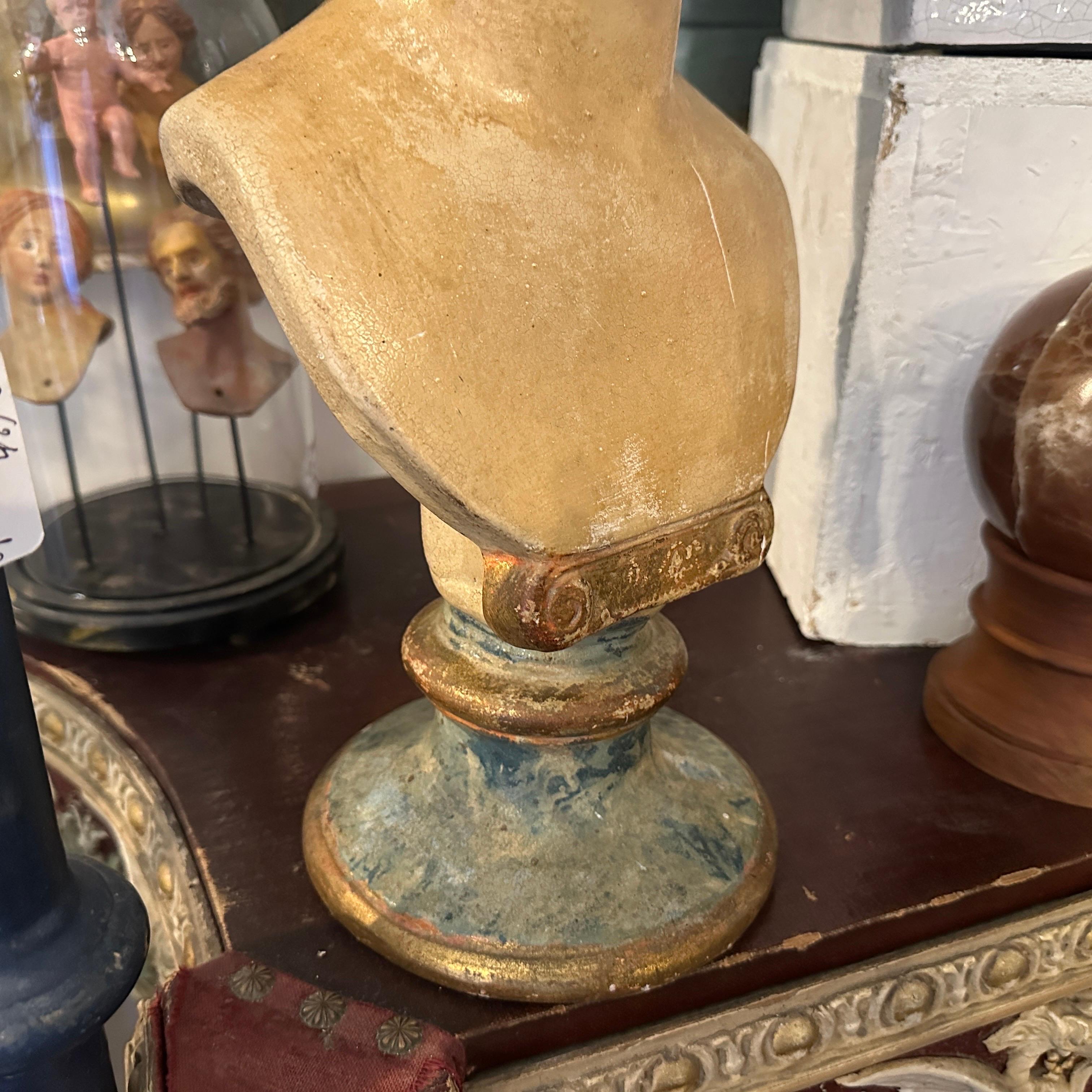 Busto di ragazzo in terracotta siciliana dipinto a mano in stile neo-classico. in vendita 5