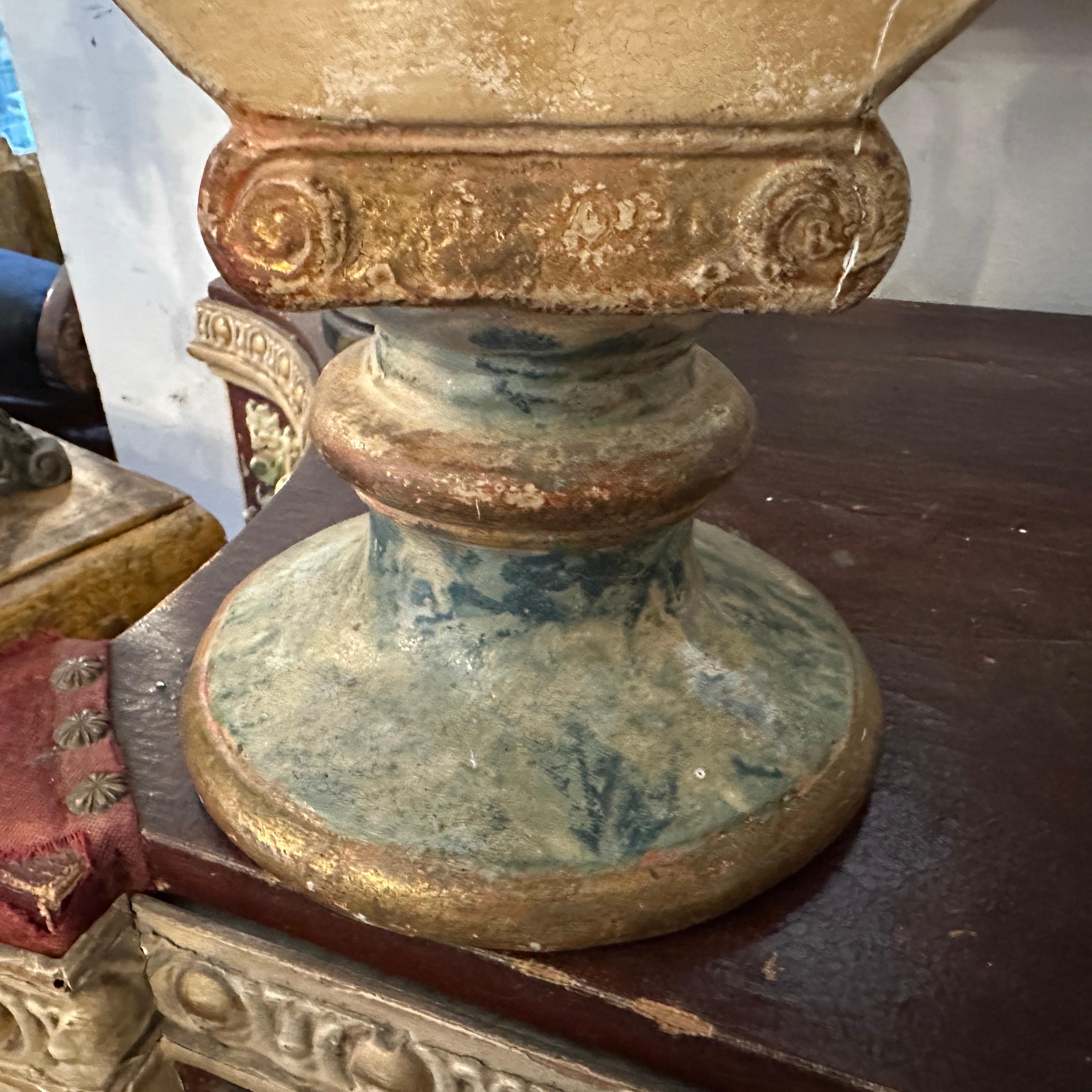 Busto di ragazzo in terracotta siciliana dipinto a mano in stile neo-classico. in vendita 10