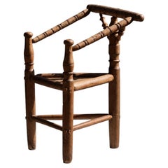 Una silla escultural de estilo neotribal, brutalista y rústico-moderno, Holanda, 1970