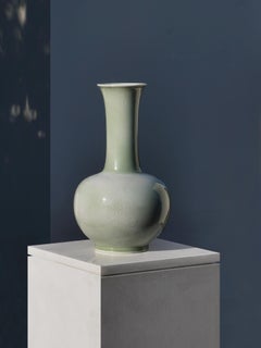 A Neoclassical CHINESE CELADON Ceramic VASE, CHINA 1950