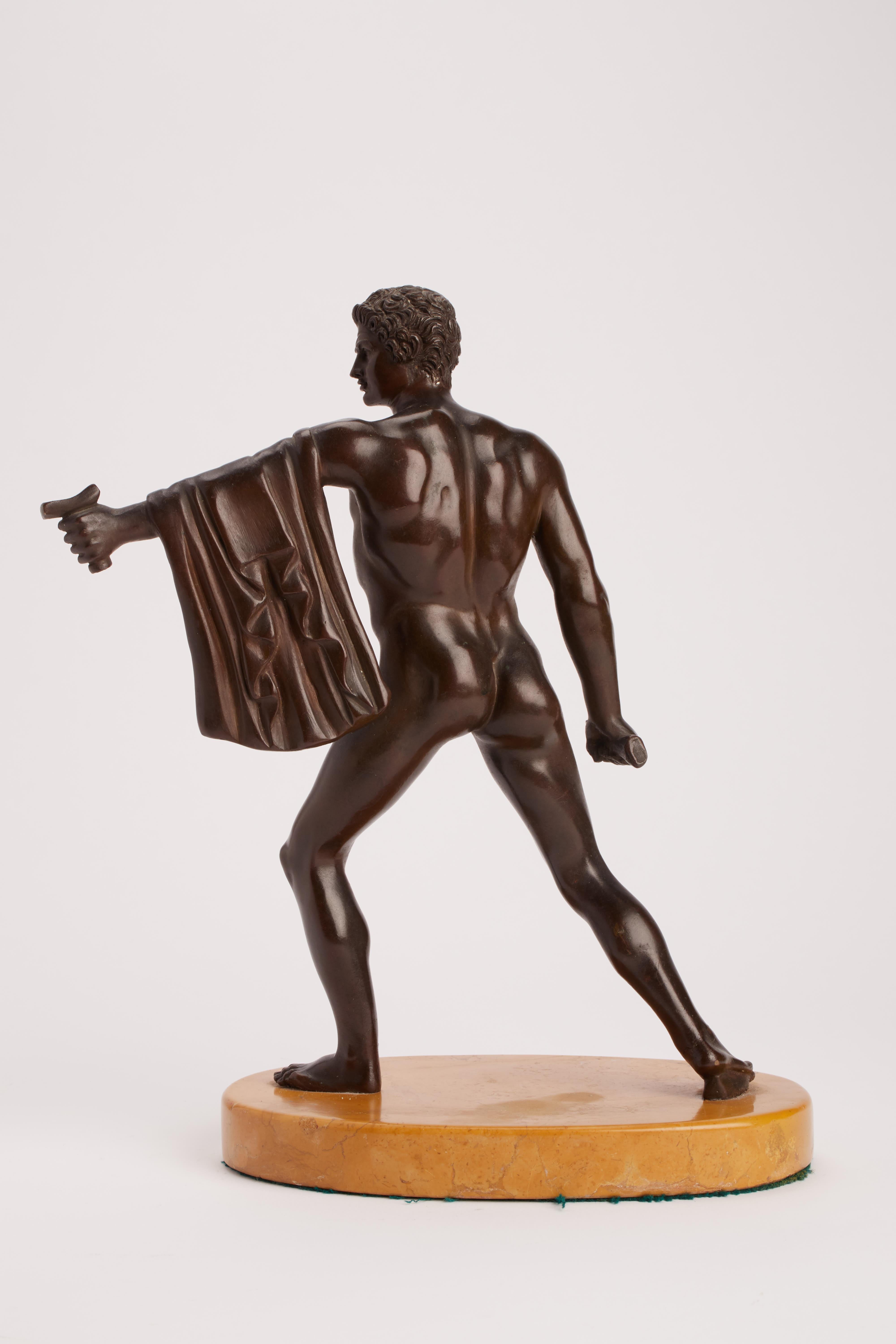 Bronzo neoclassico del Grand Tour raffigurante un guerriero, Roma 1840. In condizioni buone in vendita a Milan, IT